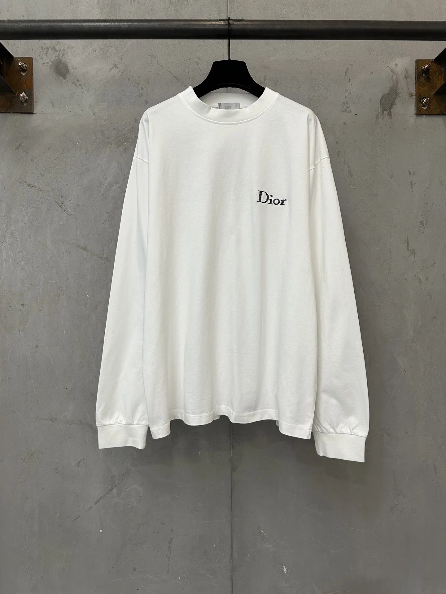 Logo Embroidered Long-Sleeve T-Shirt D22023518