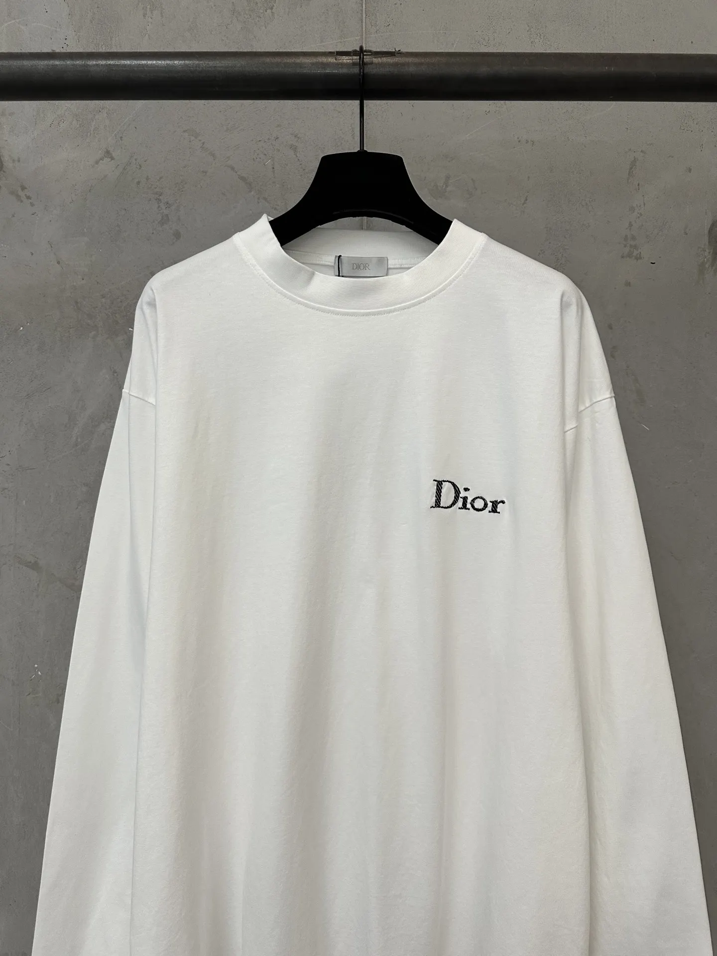 Logo Embroidered Long-Sleeve T-Shirt D22023518 — view 3