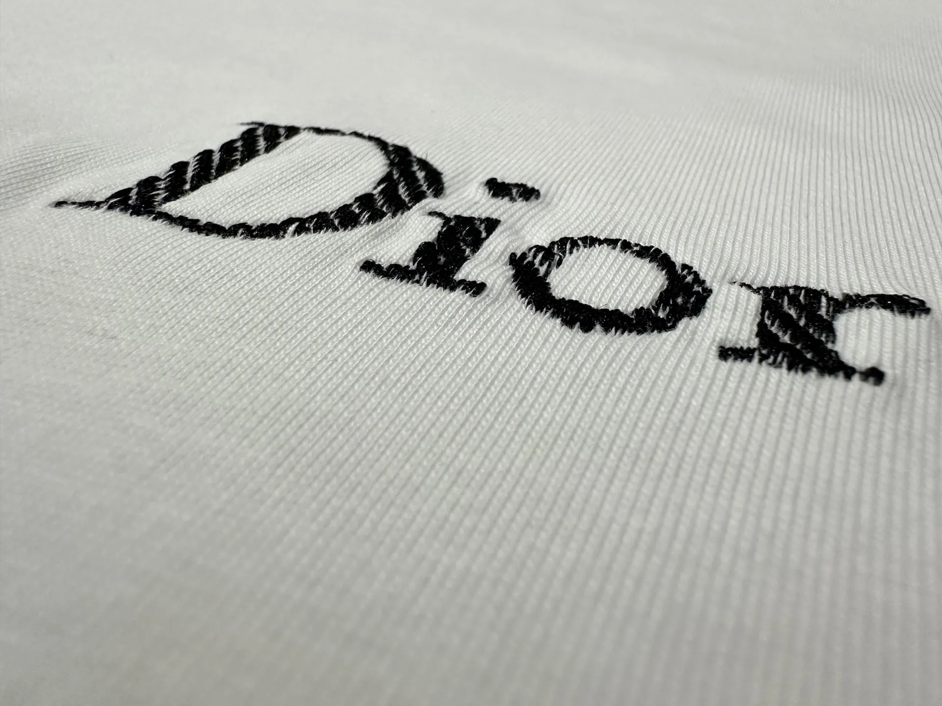 Logo Embroidered Long-Sleeve T-Shirt D22023518 — view 7