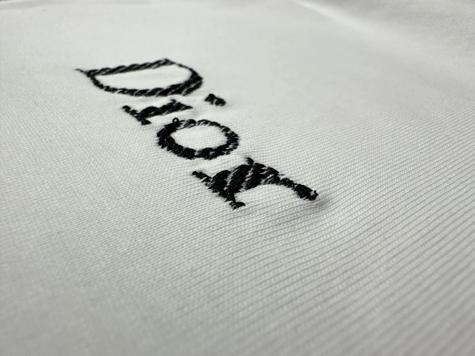 Logo Embroidered Long-Sleeve T-Shirt D22023518 — view 8