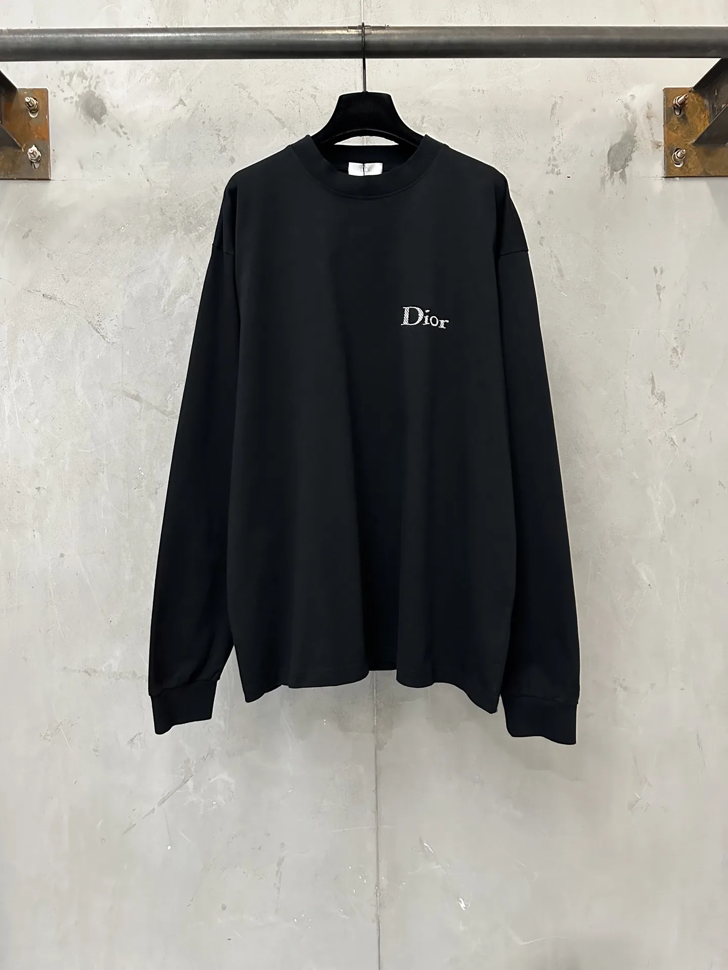 Logo Embroidered Long-Sleeve T-Shirt D22023519