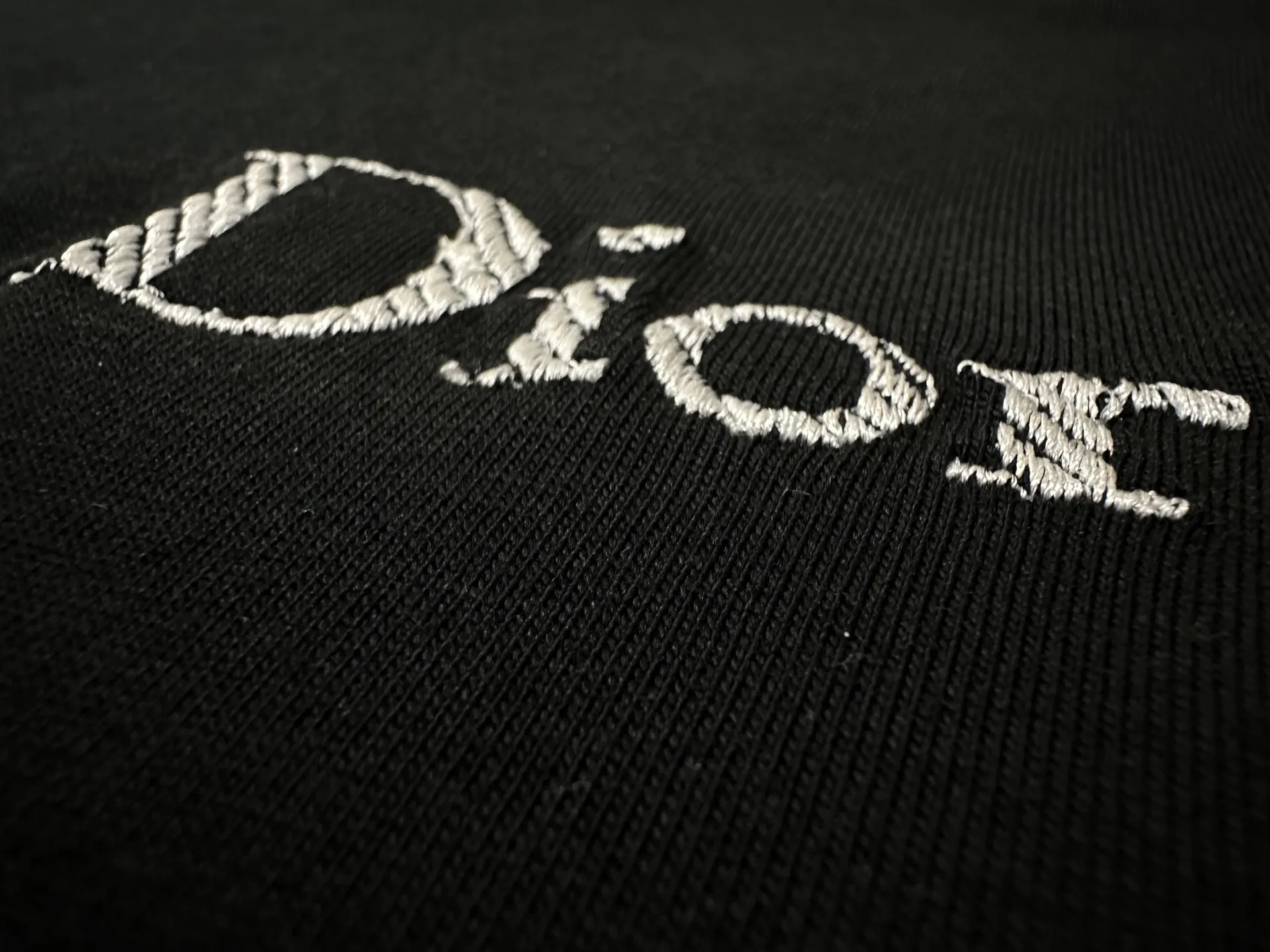 Logo Embroidered Long-Sleeve T-Shirt D22023519 — view 8