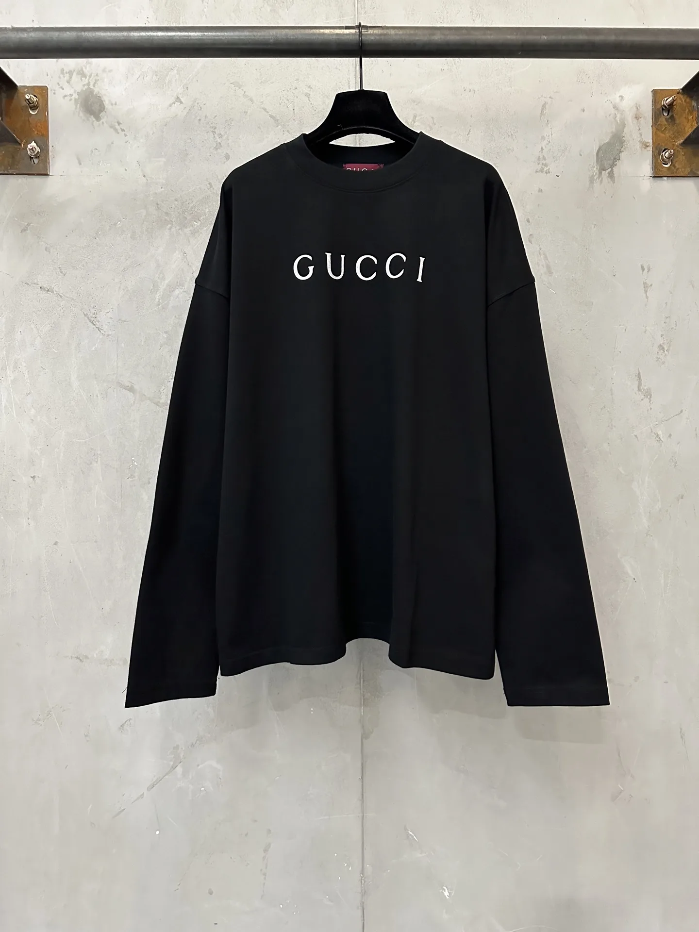 Gucci Glitter Logo Long-Sleeve T-Shirt D22023591