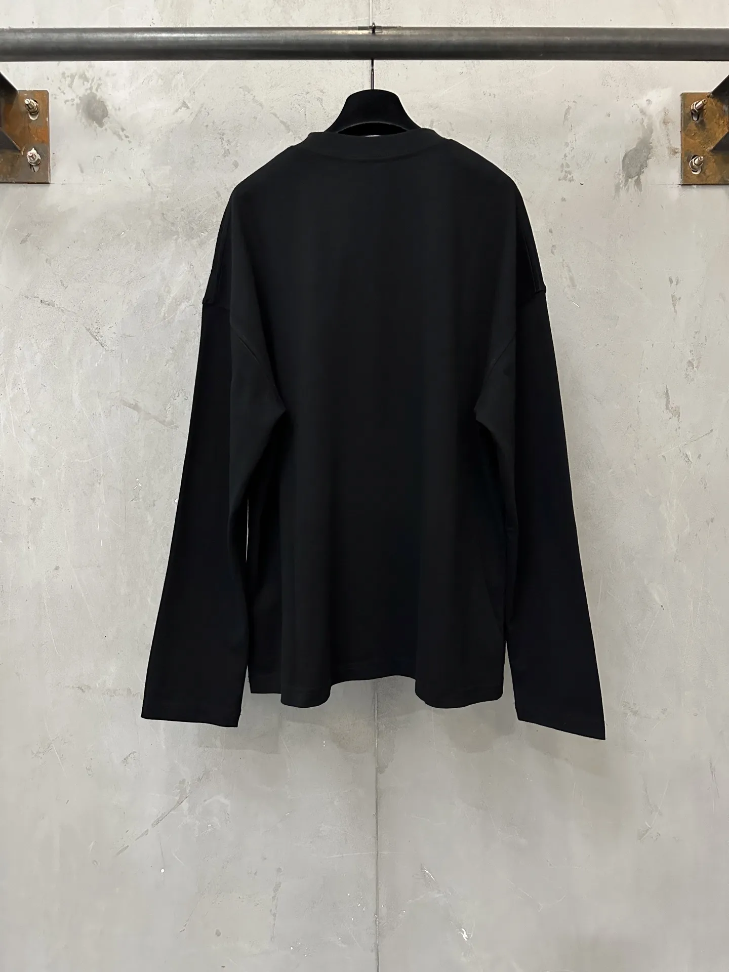 Gucci Glitter Logo Long-Sleeve T-Shirt D22023591 — view 2