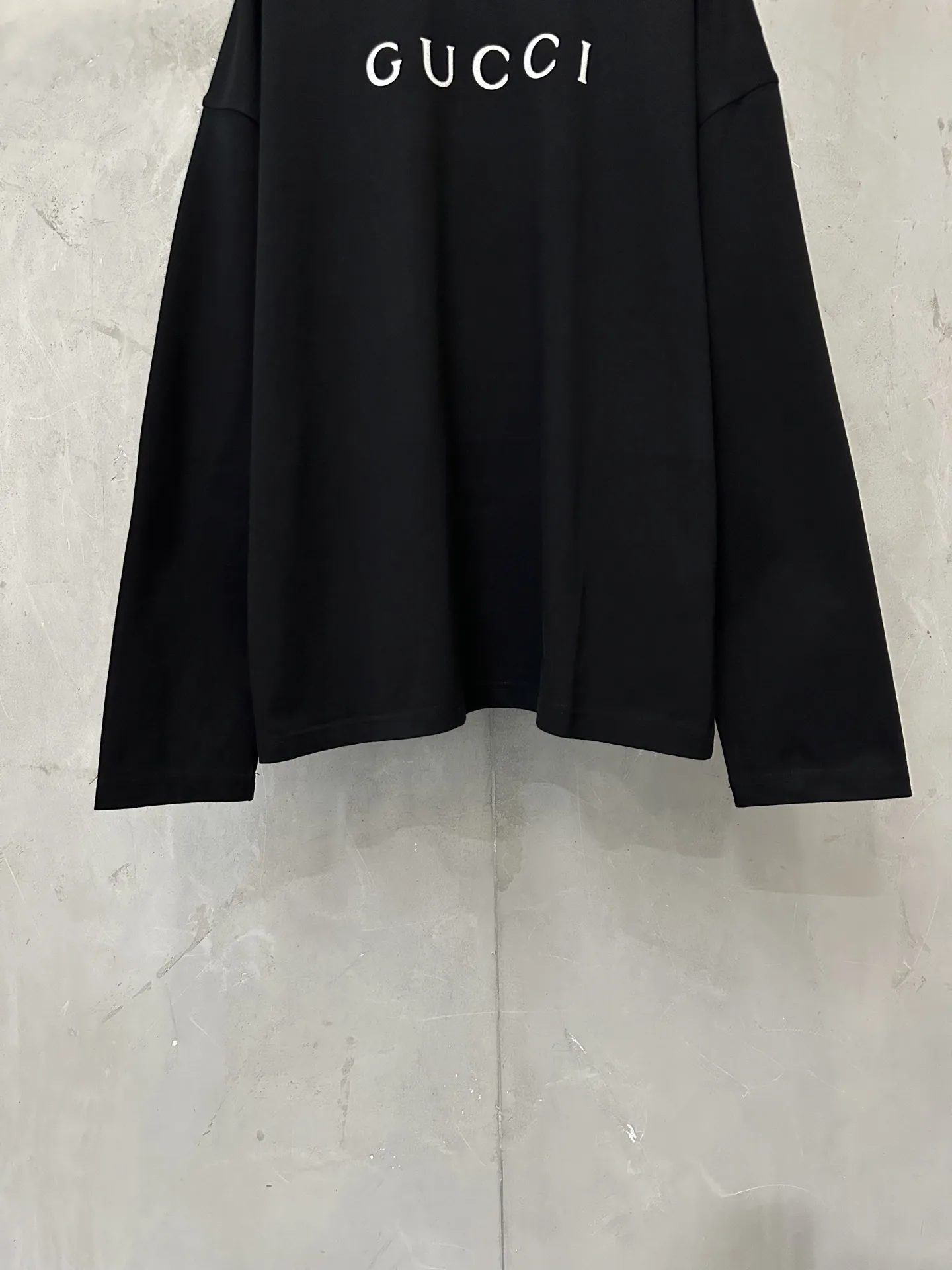 Gucci Glitter Logo Long-Sleeve T-Shirt D22023591 — view 4