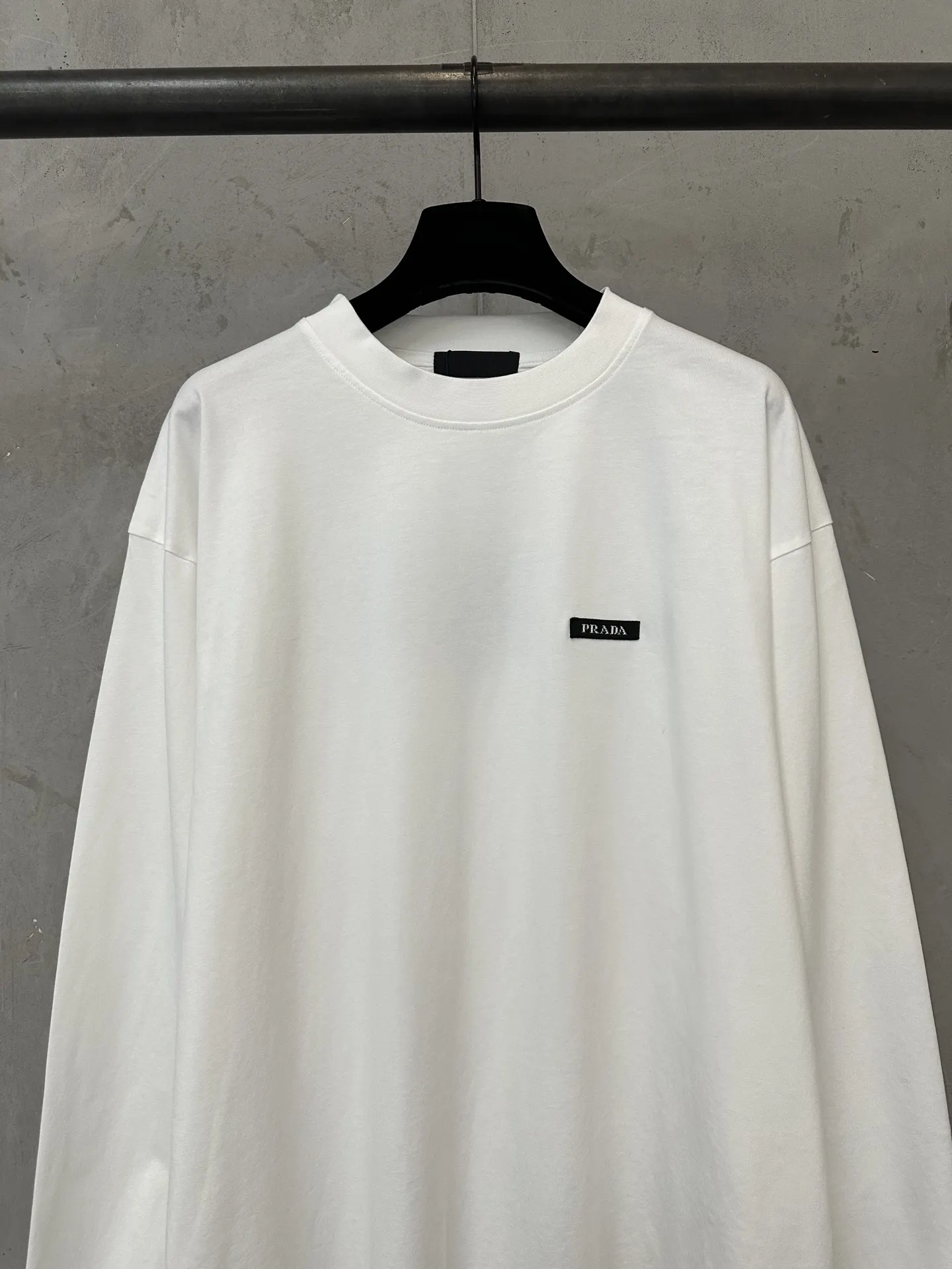 Logo-Patch Long-Sleeve Cotton T-Shirt D22023507 — view 3