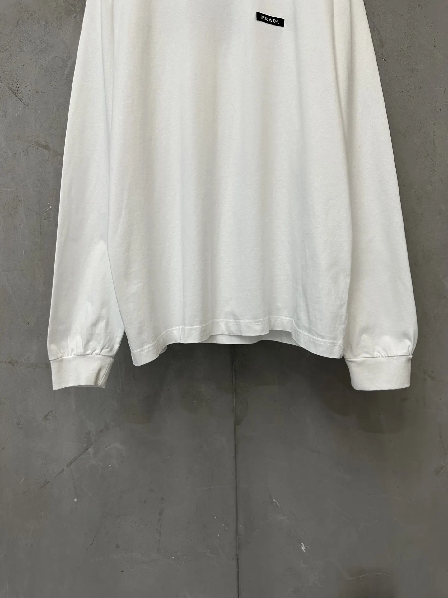 Logo-Patch Long-Sleeve Cotton T-Shirt D22023507 — view 4