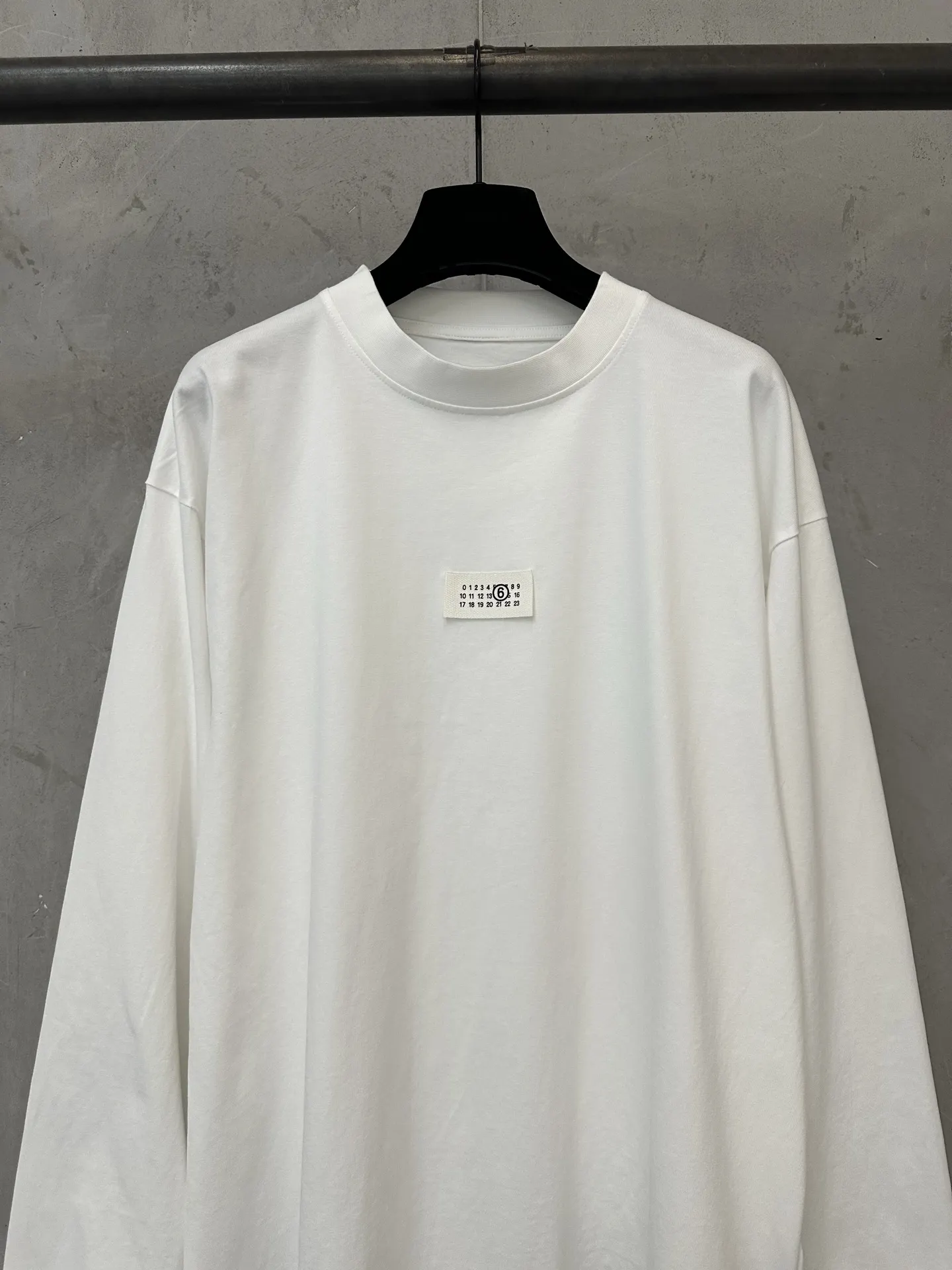 MM6 Maison Margiela Logo Patch Long-Sleeve T-Shirt D22024375 — view 3