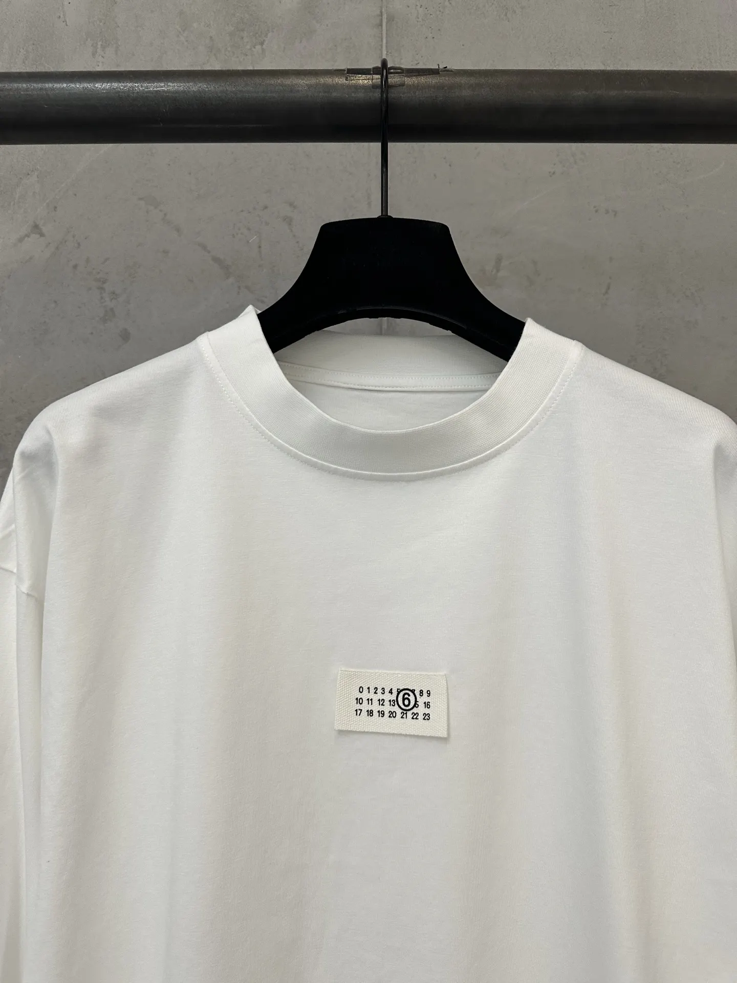 MM6 Maison Margiela Logo Patch Long-Sleeve T-Shirt D22024375 — view 5