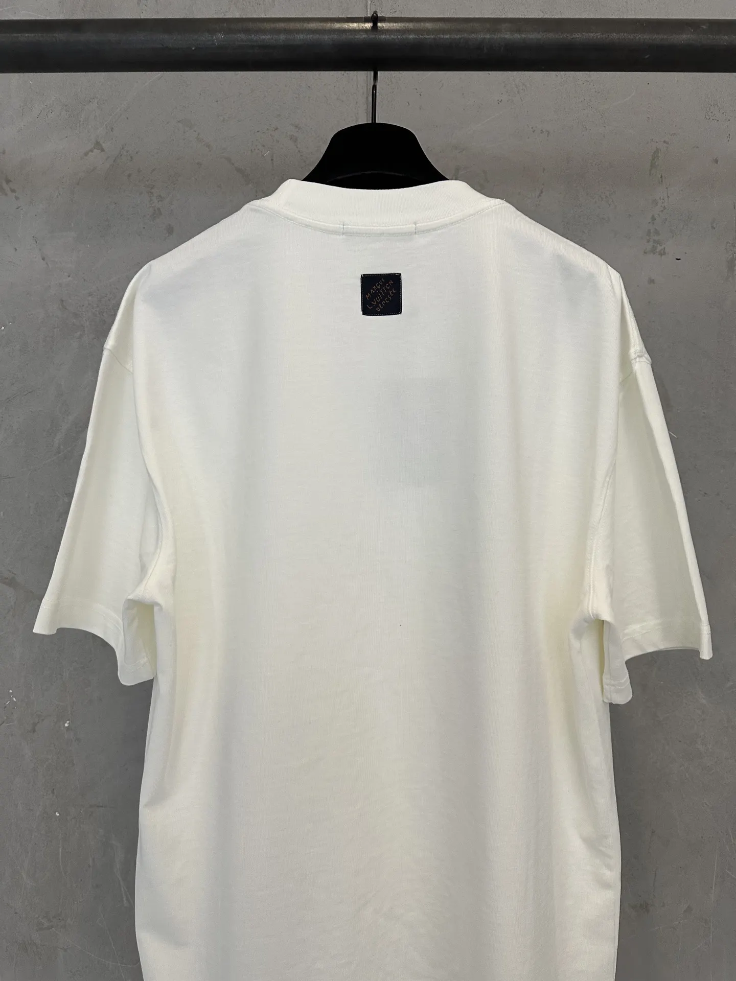 Logo Leather Patch Heavyweight Cotton T-Shirt D22012302 — view 5