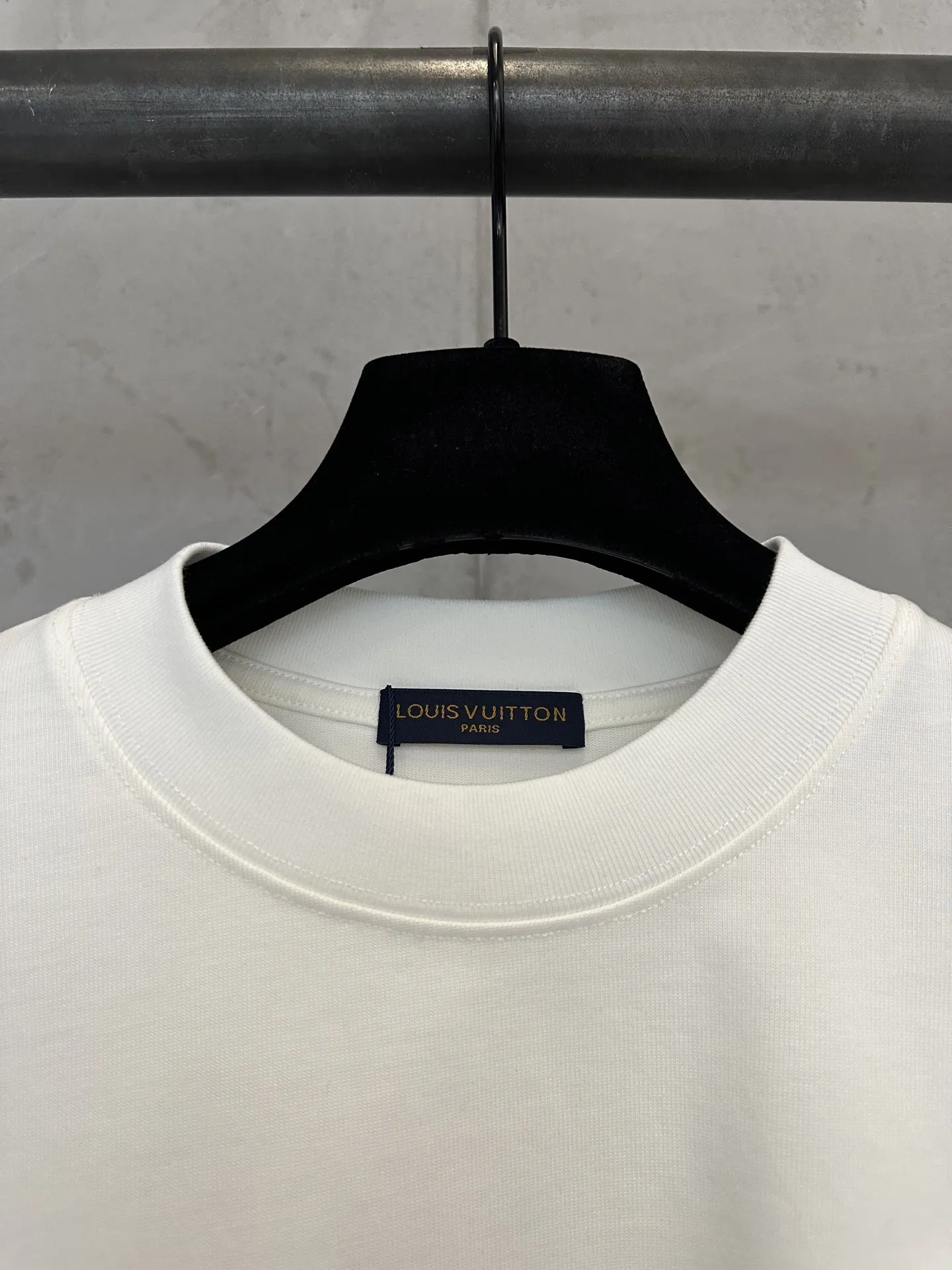 Logo Leather Patch Heavyweight Cotton T-Shirt D22012302 — view 7