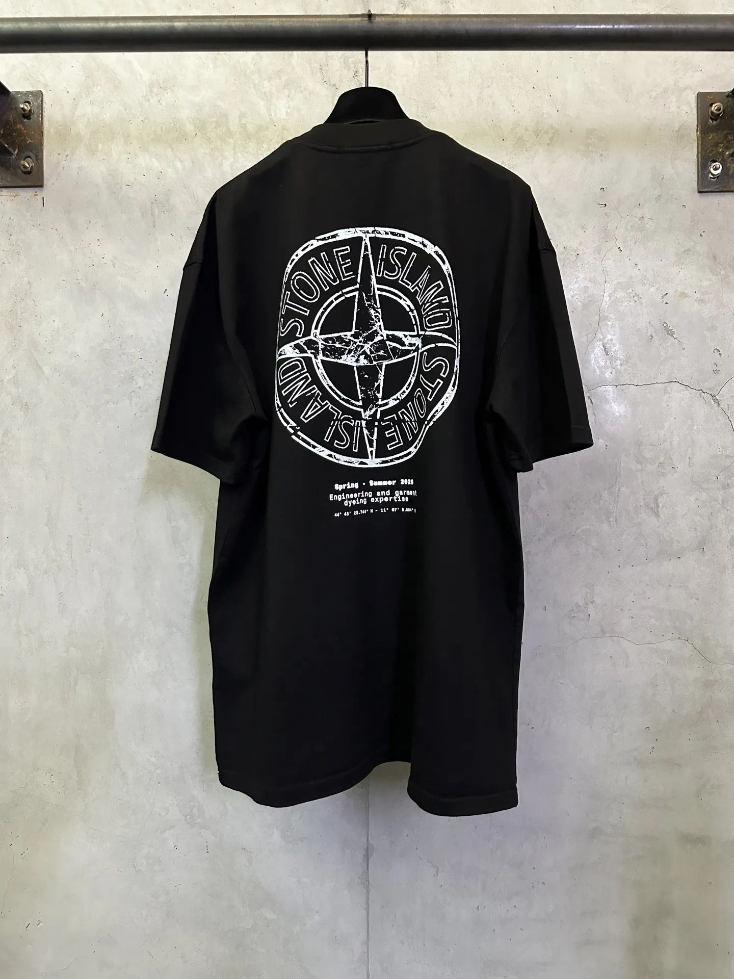 Stone Island Compass Logo Heavyweight Cotton T-Shirt D22012745 — view 2