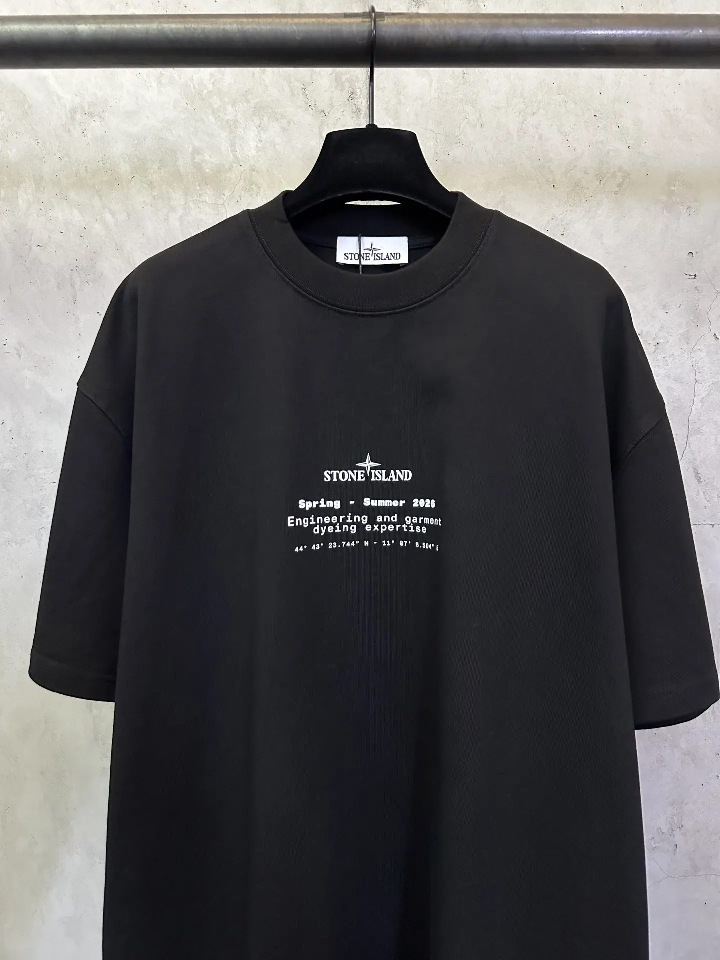 Stone Island Compass Logo Heavyweight Cotton T-Shirt D22012745 — view 3