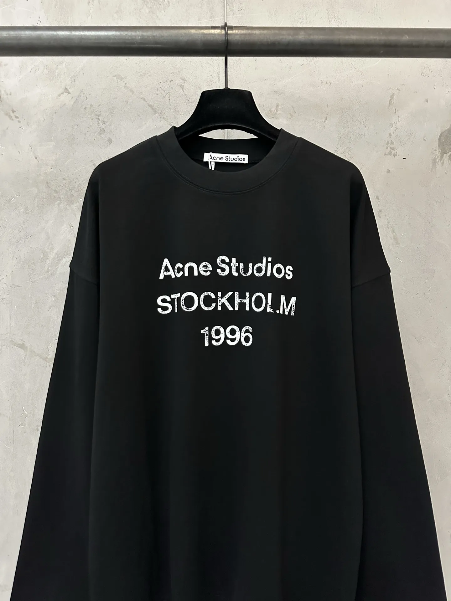 Logo Print Long-Sleeve T-Shirt D23024431 — view 3
