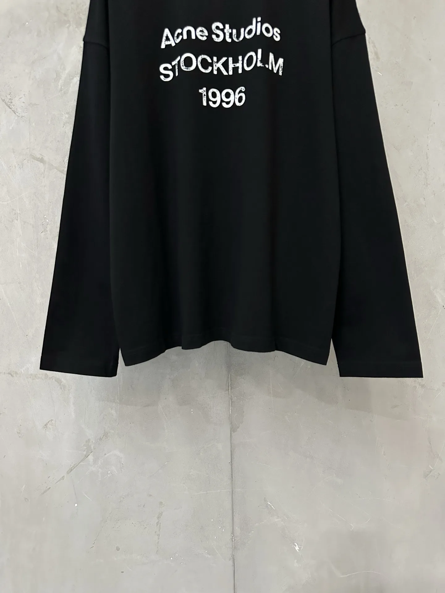 Logo Print Long-Sleeve T-Shirt D23024431 — view 4
