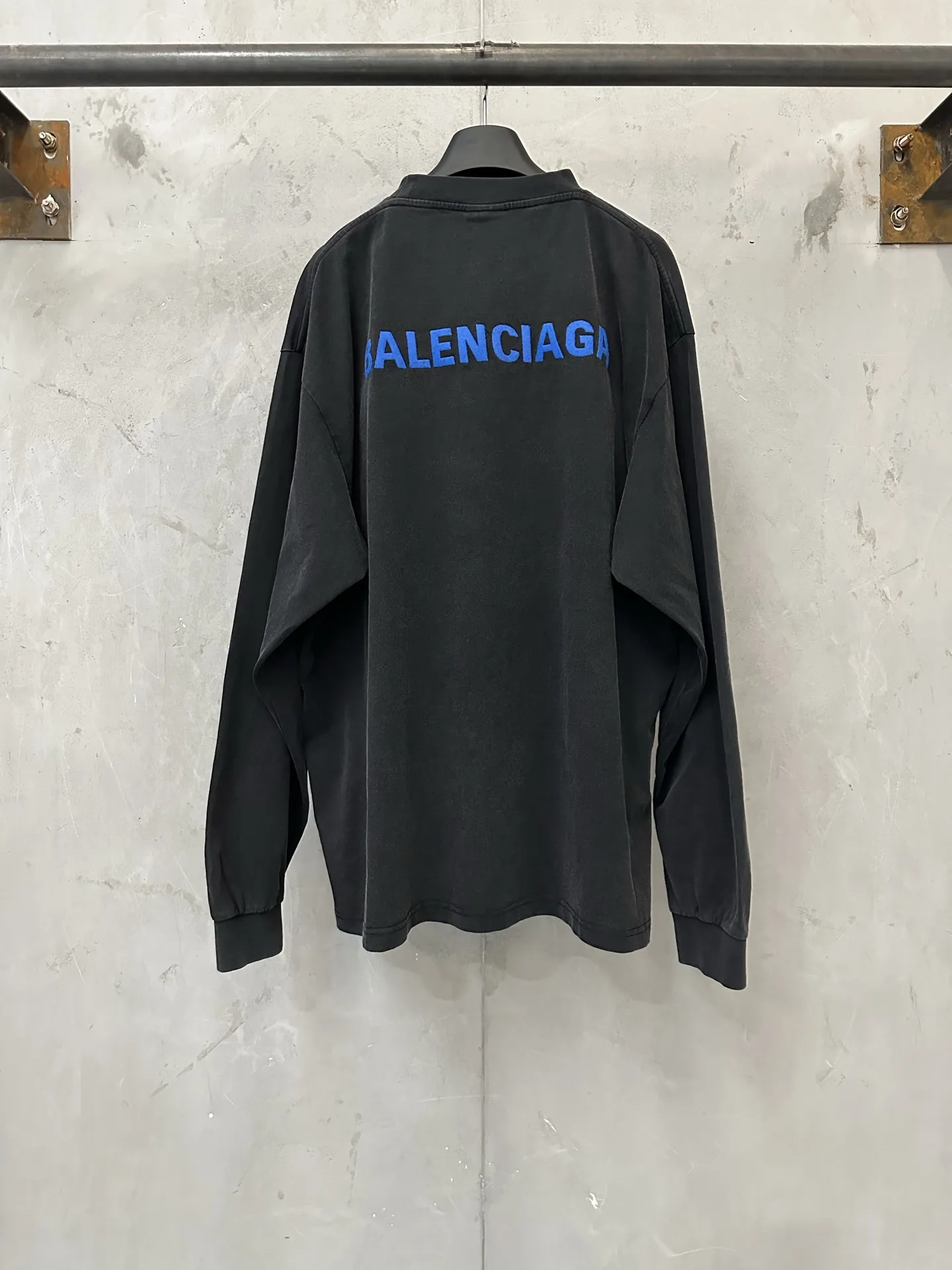 Logo Embroidered Long-Sleeve T-Shirt D23024372 — view 2