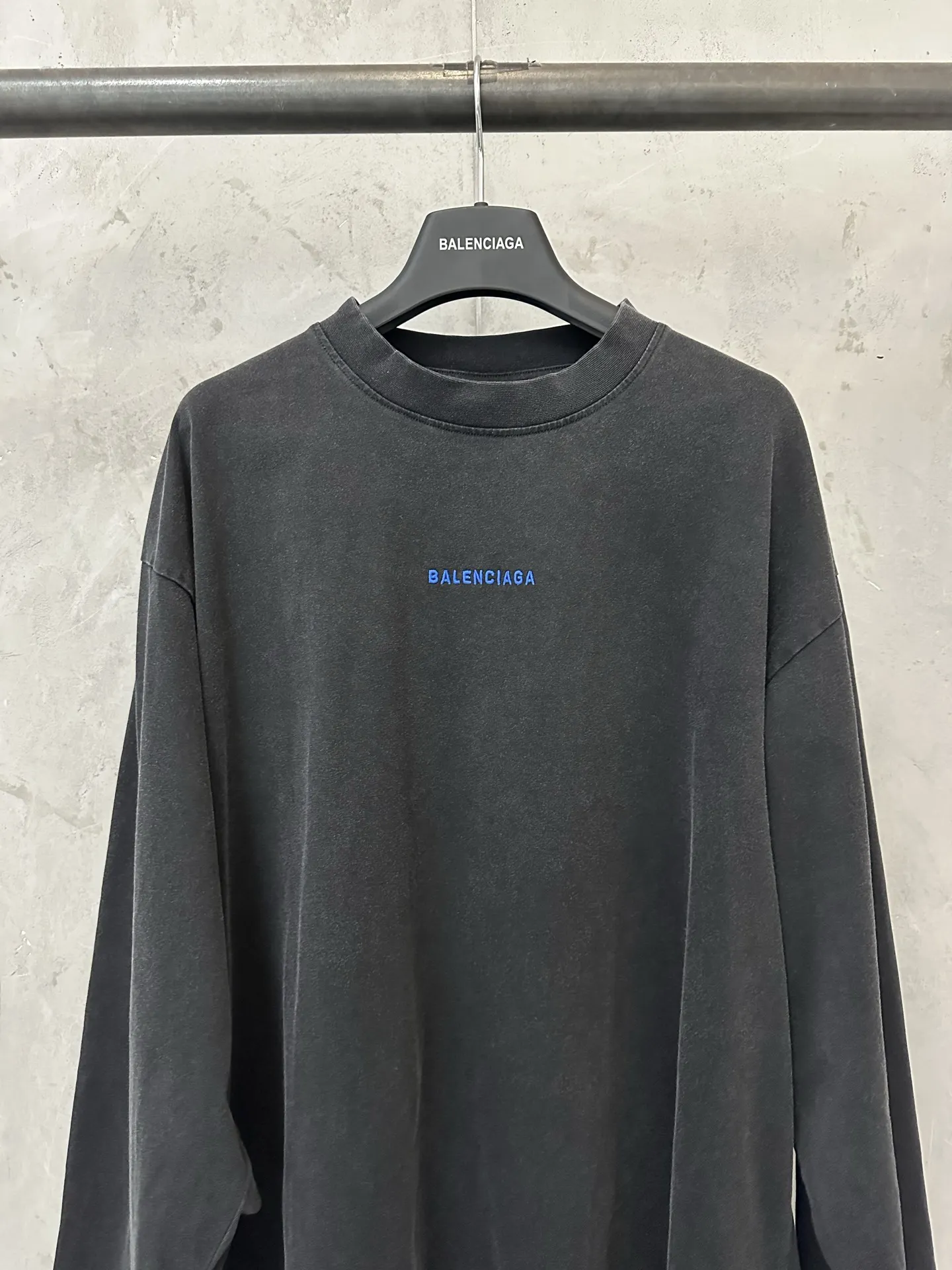 Logo Embroidered Long-Sleeve T-Shirt D23024372 — view 3