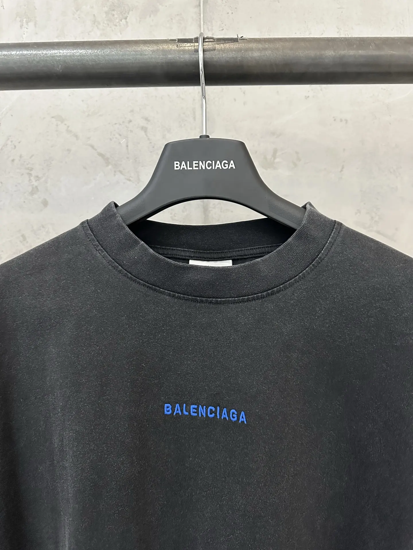 Logo Embroidered Long-Sleeve T-Shirt D23024372 — view 5