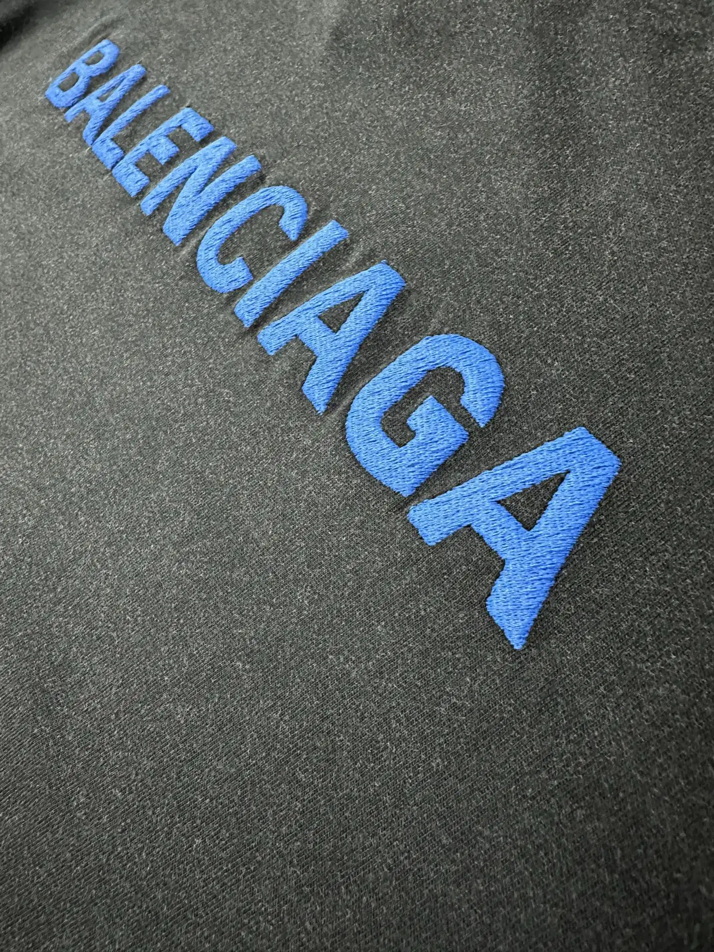 Logo Embroidered Long-Sleeve T-Shirt D23024372 — view 8