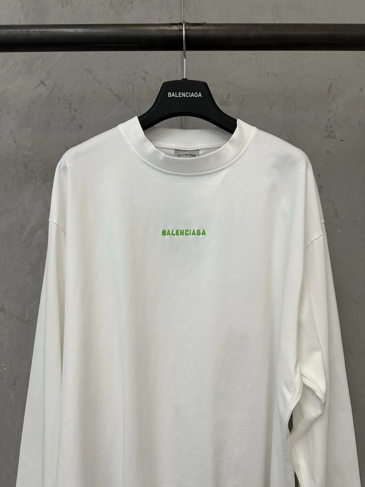 Logo Embroidered Long-Sleeve T-Shirt D23024374 — view 3