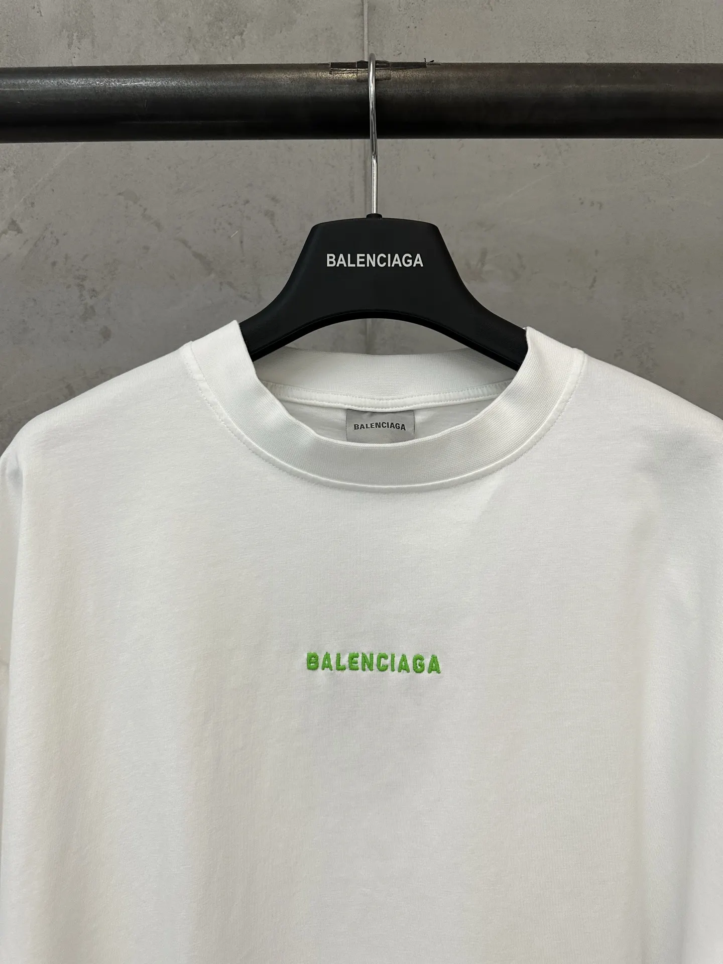 Logo Embroidered Long-Sleeve T-Shirt D23024374 — view 5