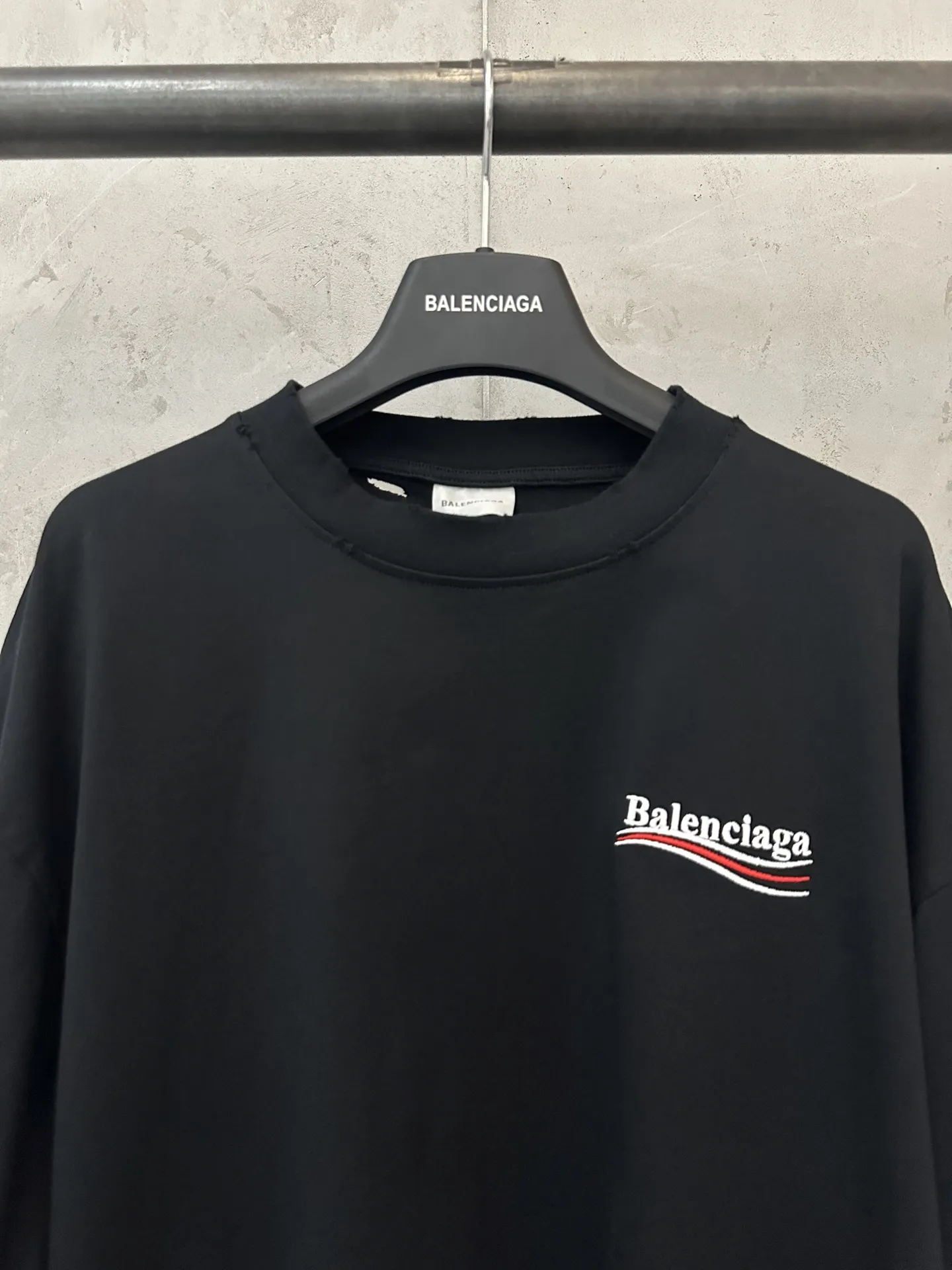Political Campaign Embroidered Long-Sleeve T-Shirt D23021946 — view 5