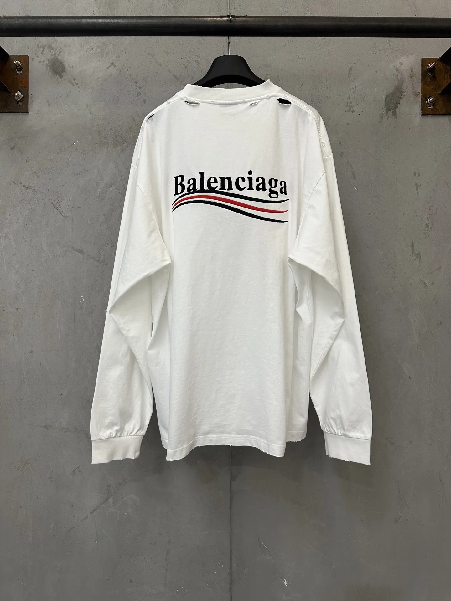 Political Campaign Distressed Long-Sleeve T-Shirt D23021947 — view 2