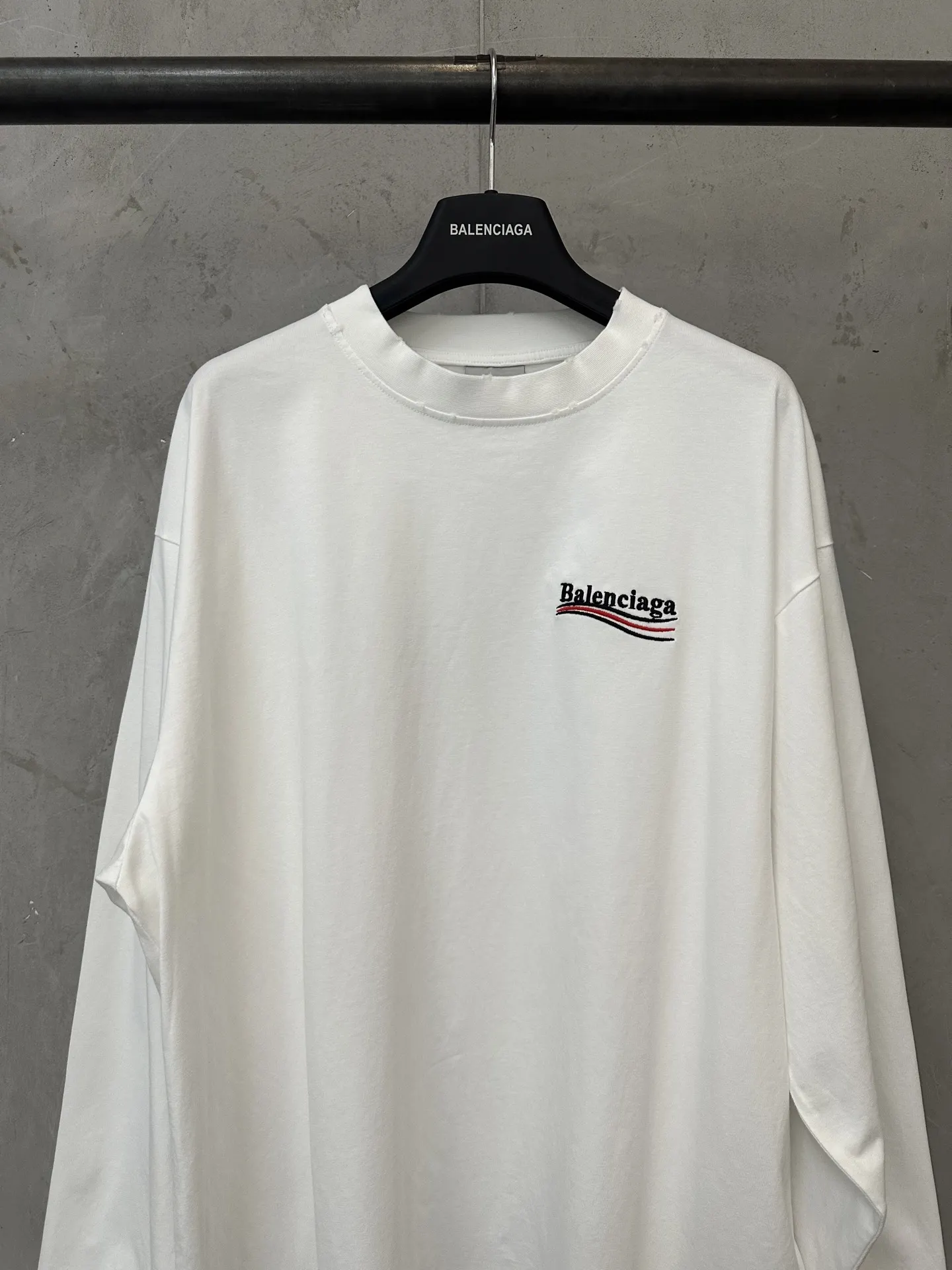 Political Campaign Distressed Long-Sleeve T-Shirt D23021947 — view 3