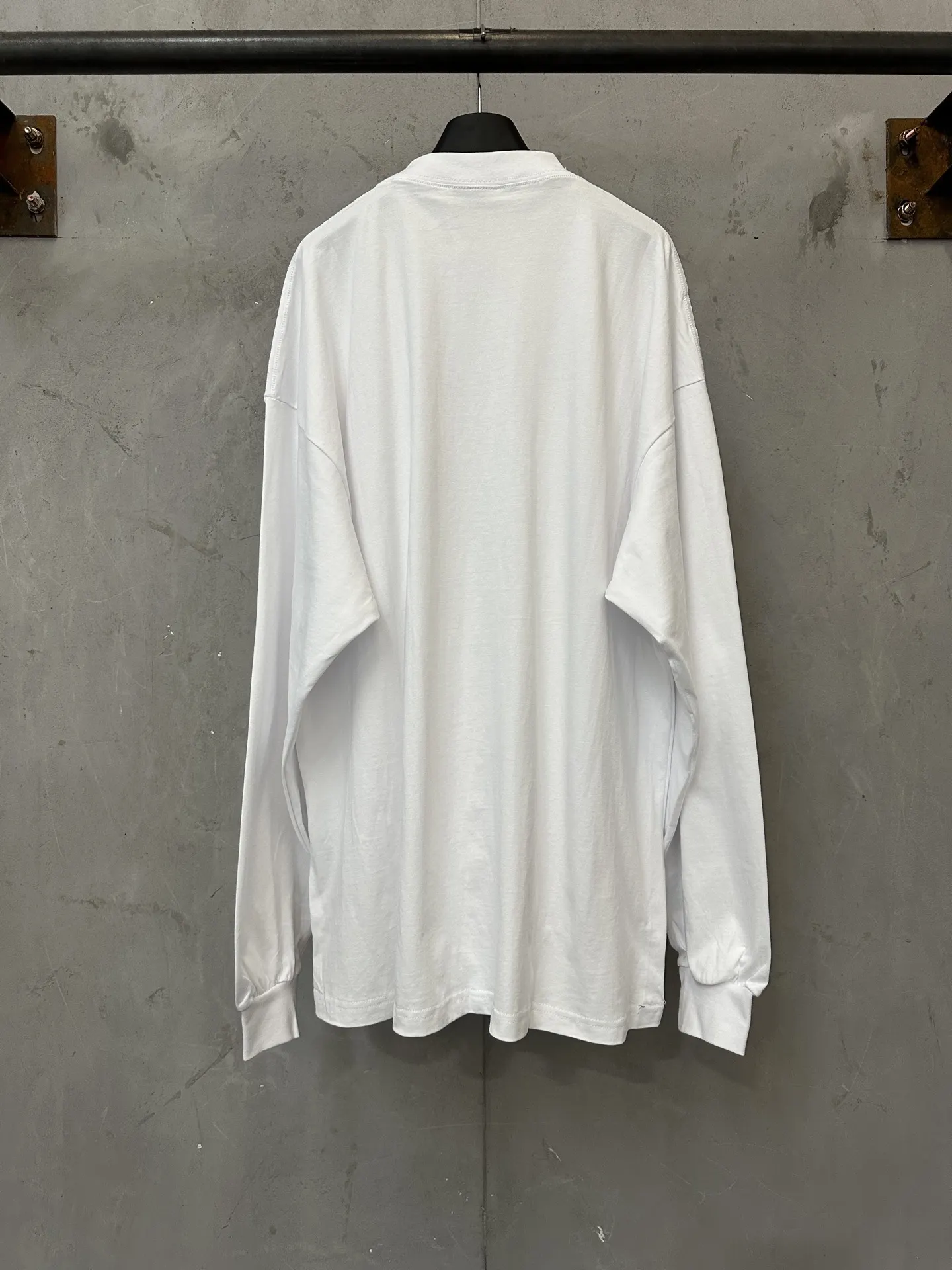 Rainbow Gradient Logo Long-Sleeve T-Shirt D23023593 — view 2