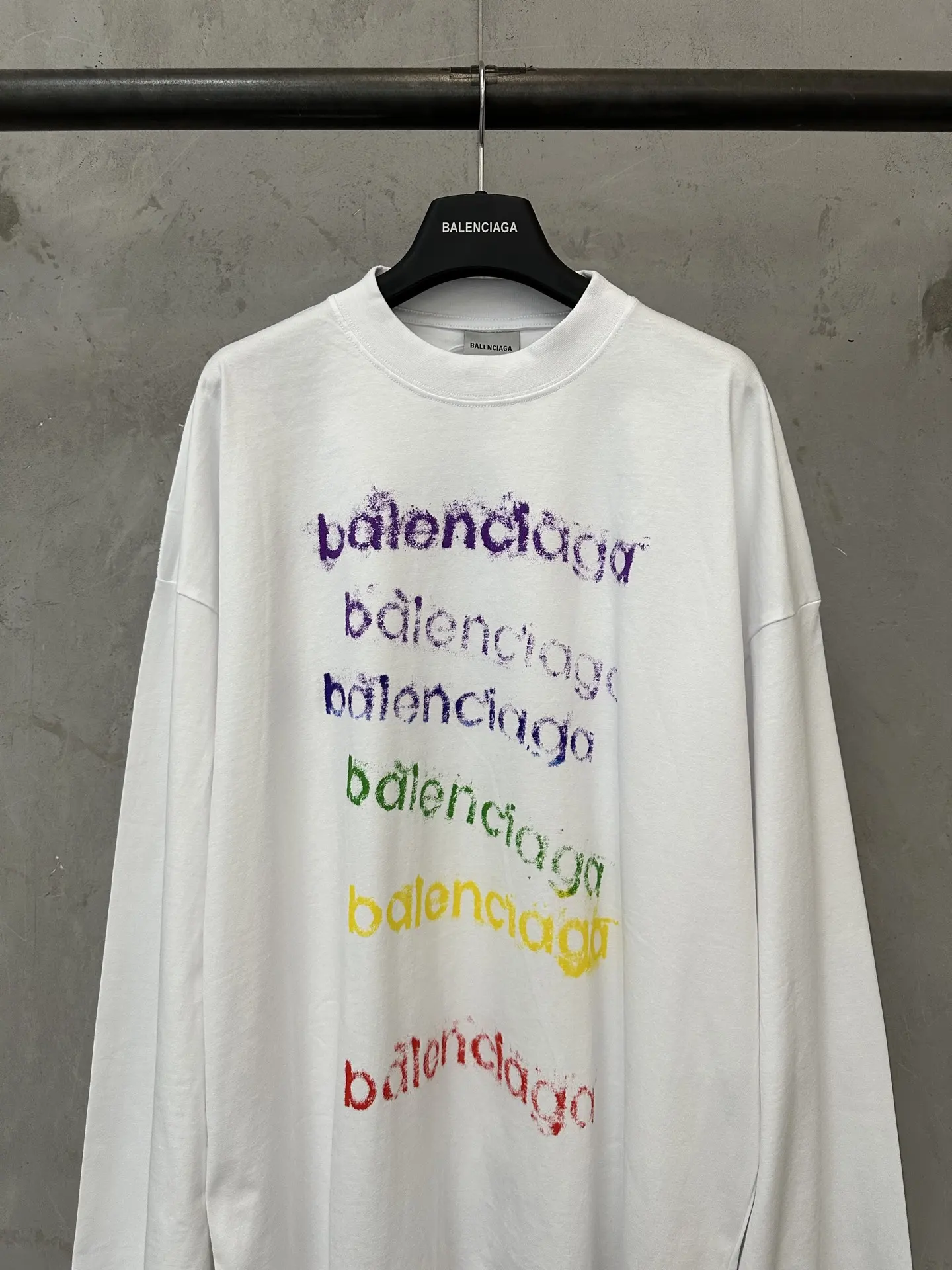 Rainbow Gradient Logo Long-Sleeve T-Shirt D23023593 — view 3