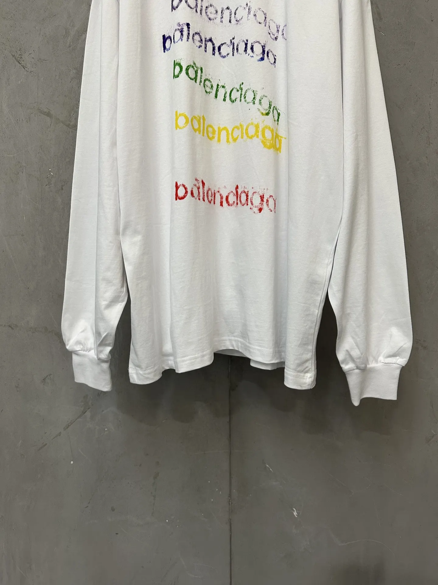 Rainbow Gradient Logo Long-Sleeve T-Shirt D23023593 — view 4