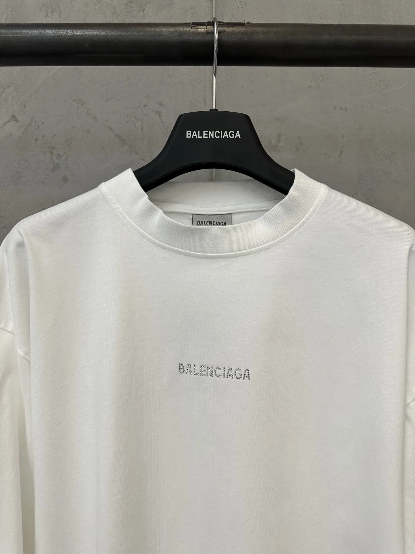 Rhinestone Logo Long-Sleeve T-Shirt D23024451 — view 5