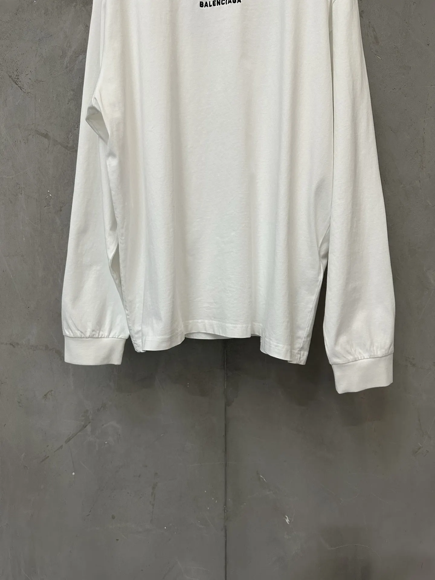Logo Embroidery Long-Sleeve T-Shirt D23023528 — view 4