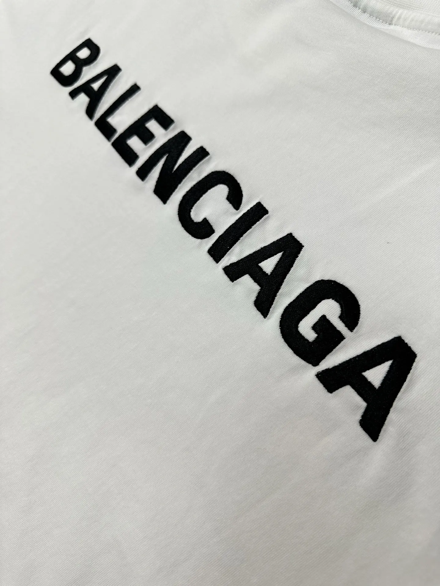 Logo Embroidery Long-Sleeve T-Shirt D23023528 — view 8