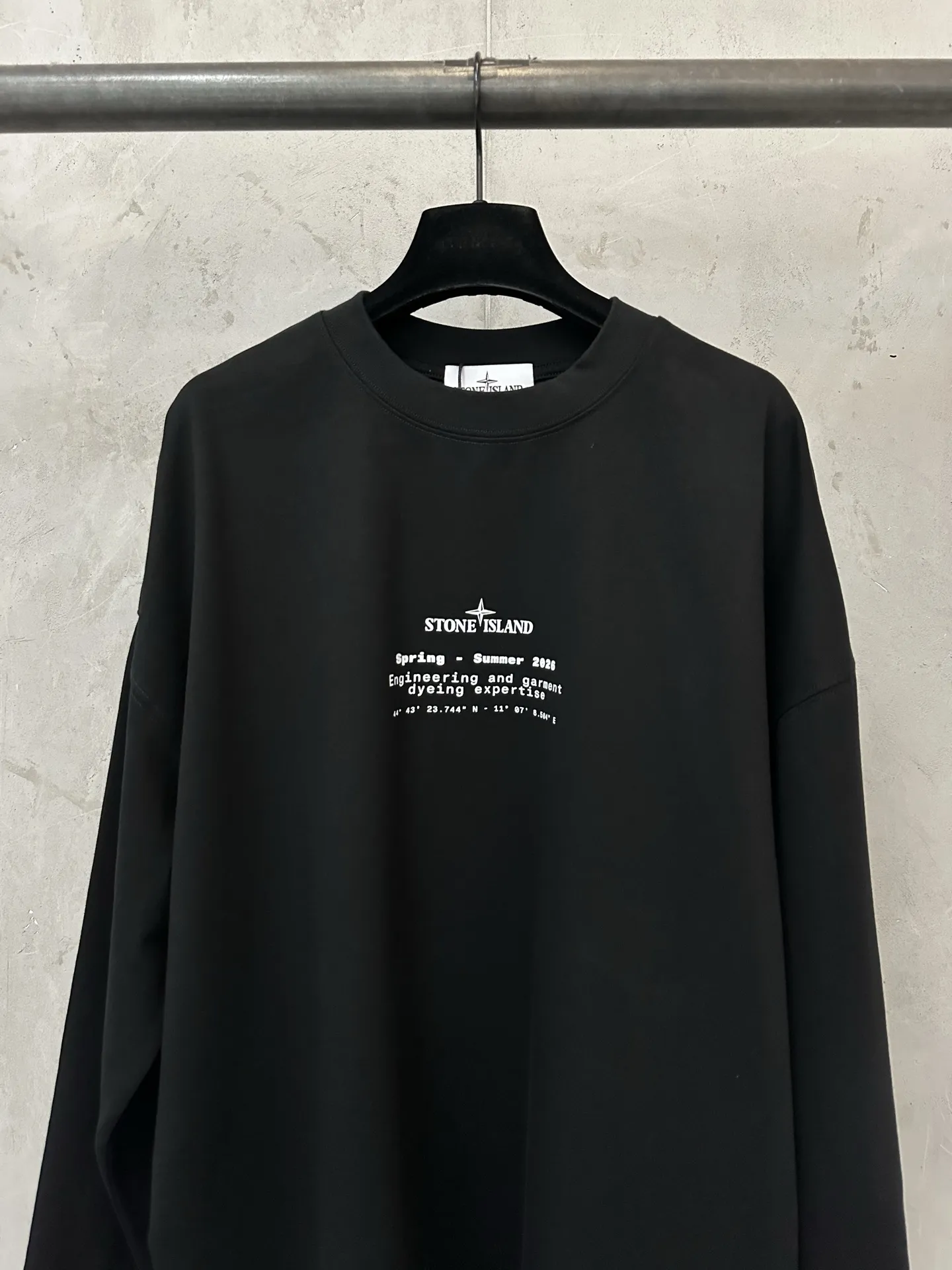 Logo Print Long-Sleeve Cotton T-Shirt D23024443 — view 3
