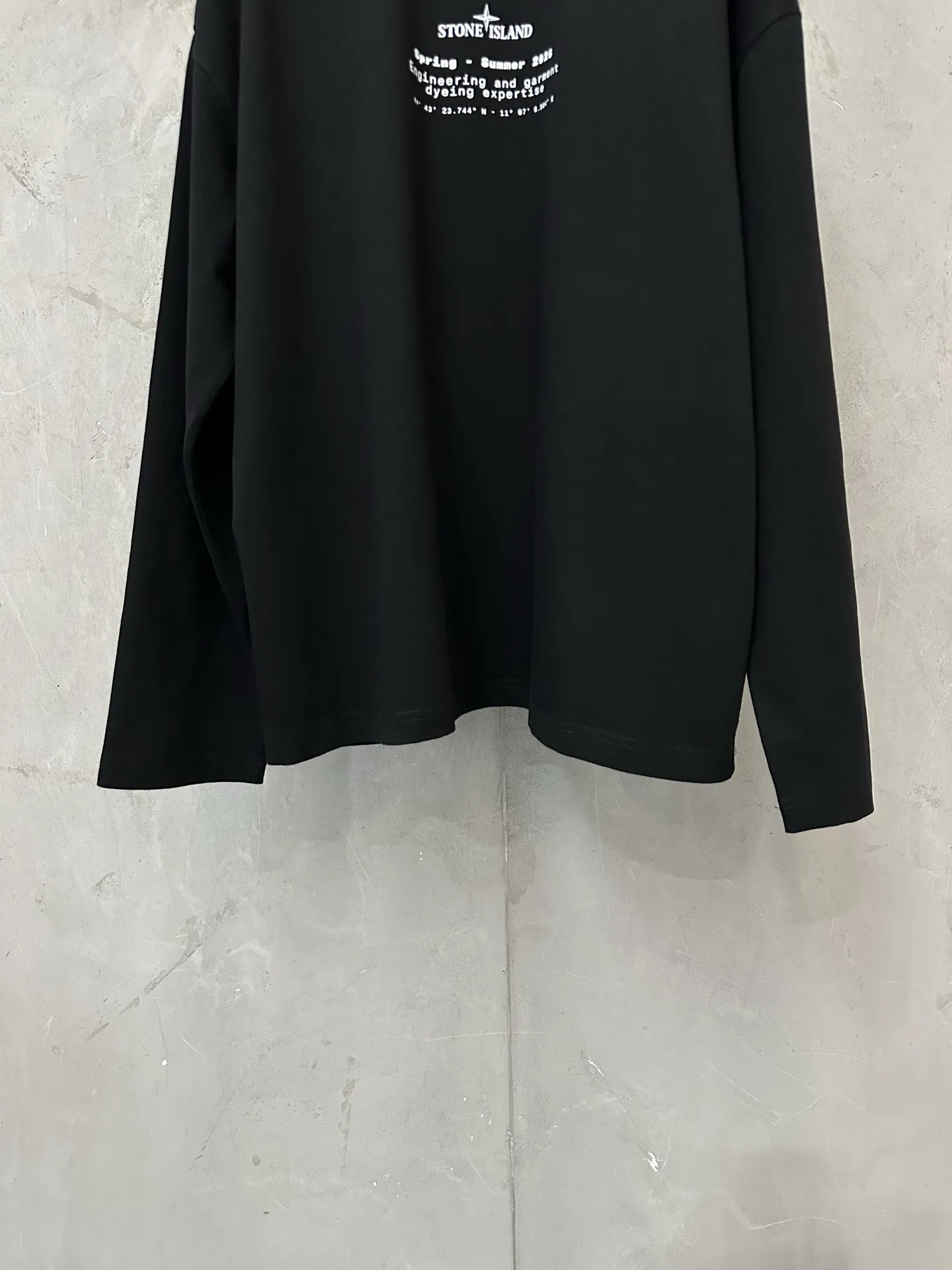 Logo Print Long-Sleeve Cotton T-Shirt D23024443 — view 4