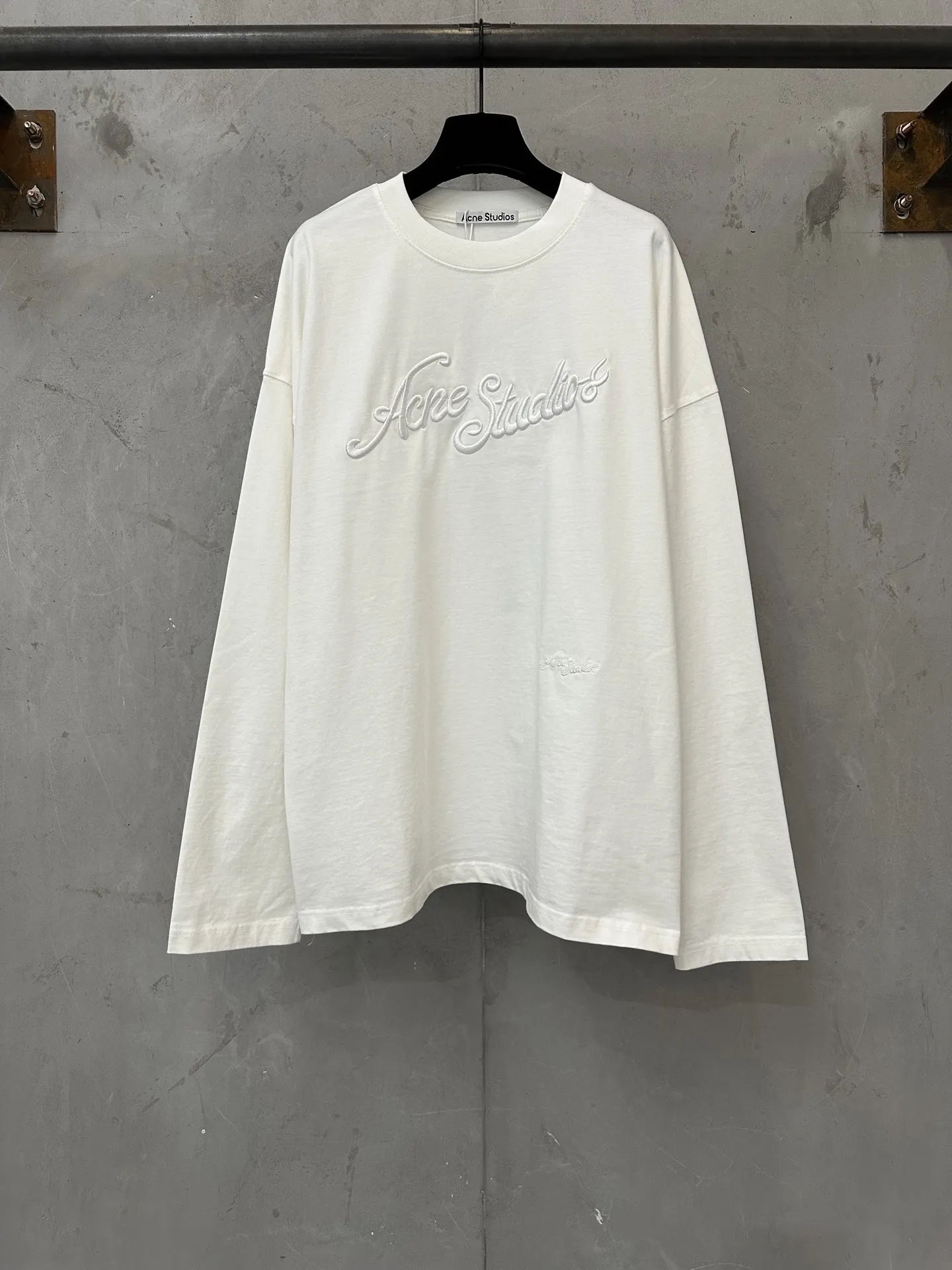 Embroidered Logo Oversized Long-Sleeve T-Shirt D23024423