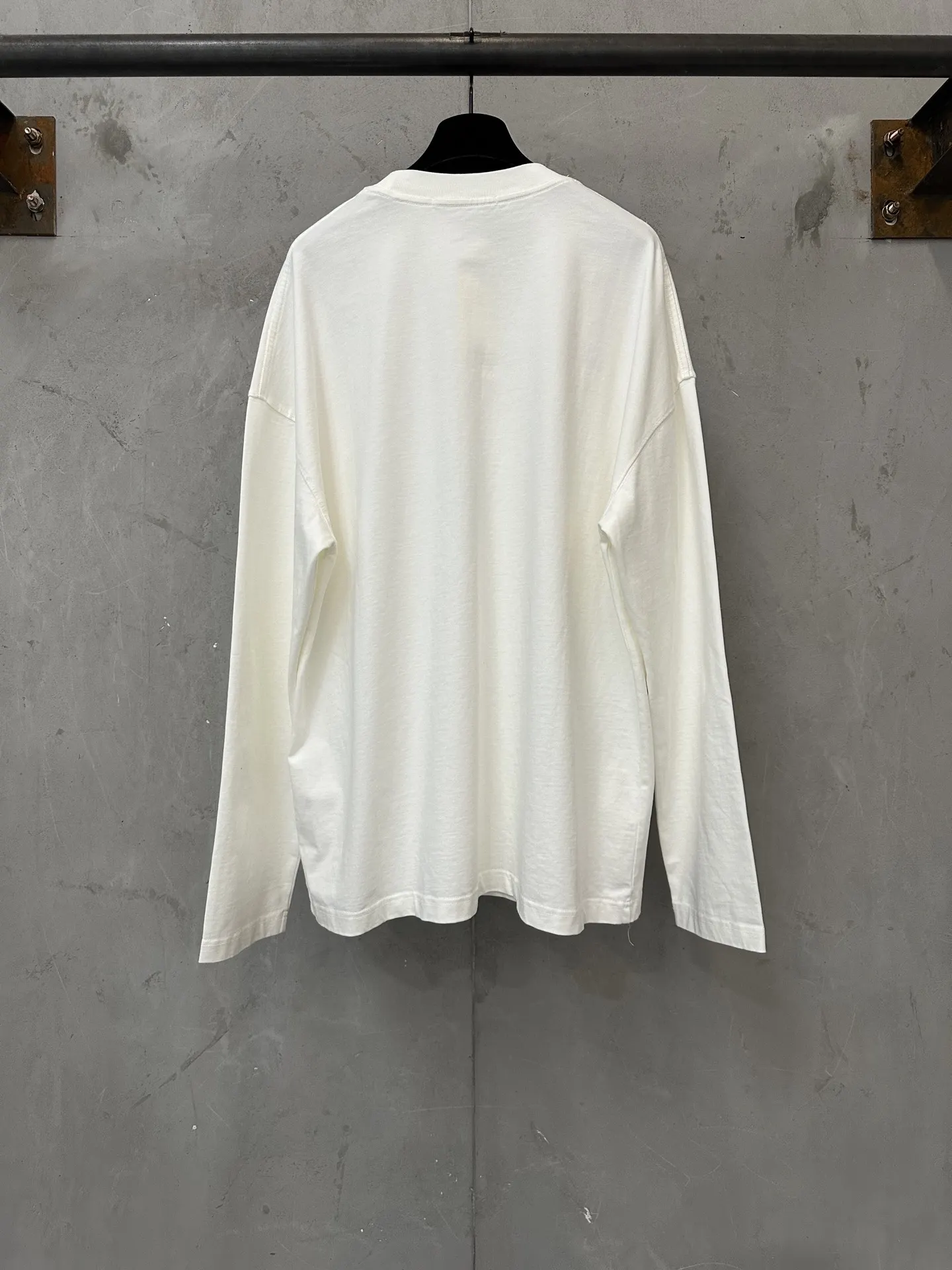 Embroidered Logo Oversized Long-Sleeve T-Shirt D23024423 — view 2