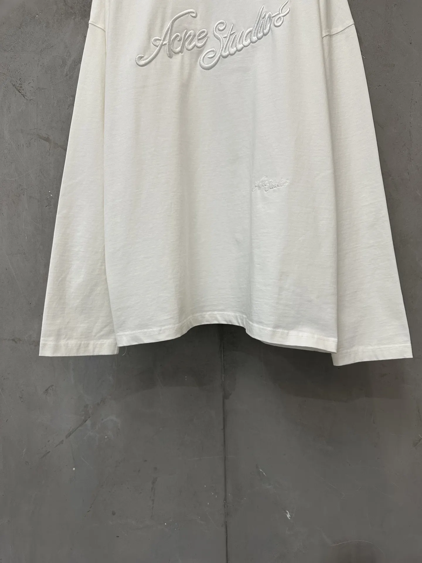 Embroidered Logo Oversized Long-Sleeve T-Shirt D23024423 — view 4