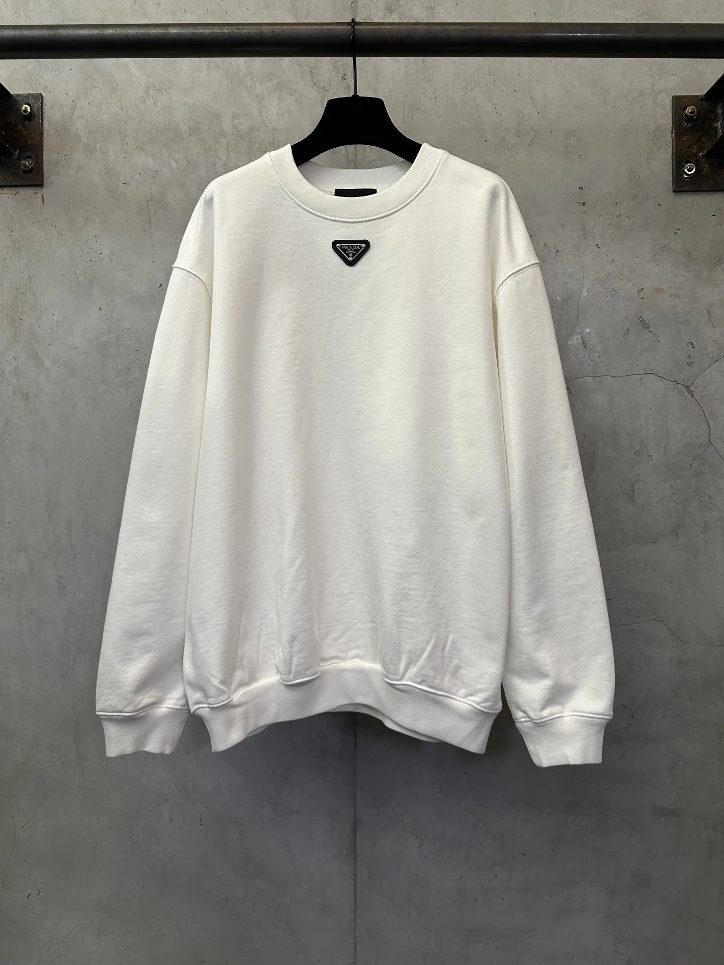 Logo-Patch Heavyweight Cotton Sweatshirt D25021831
