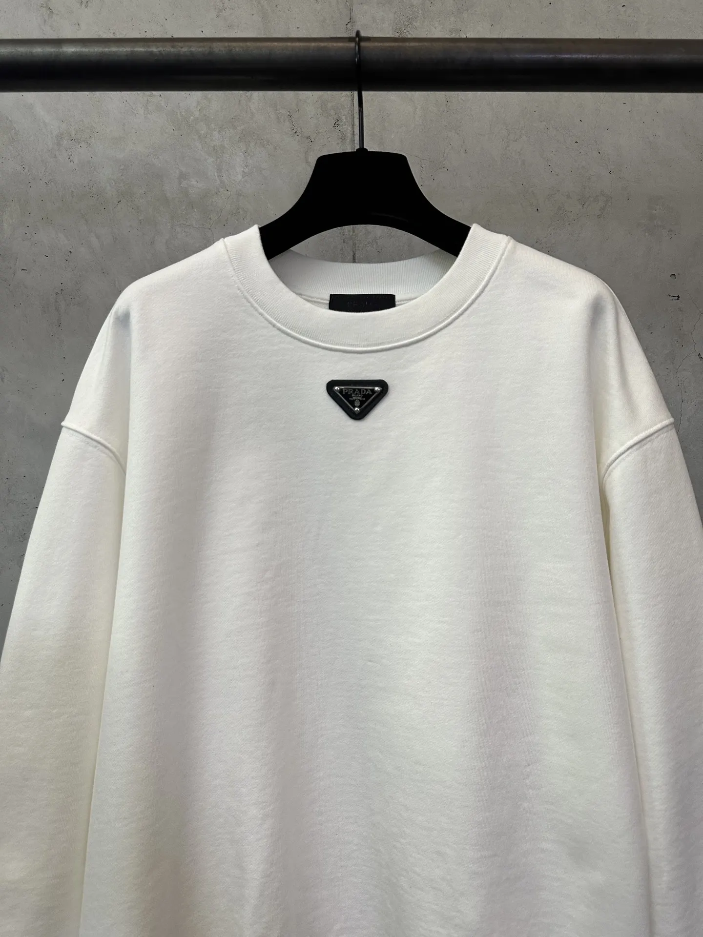 Logo-Patch Heavyweight Cotton Sweatshirt D25021831 — view 3