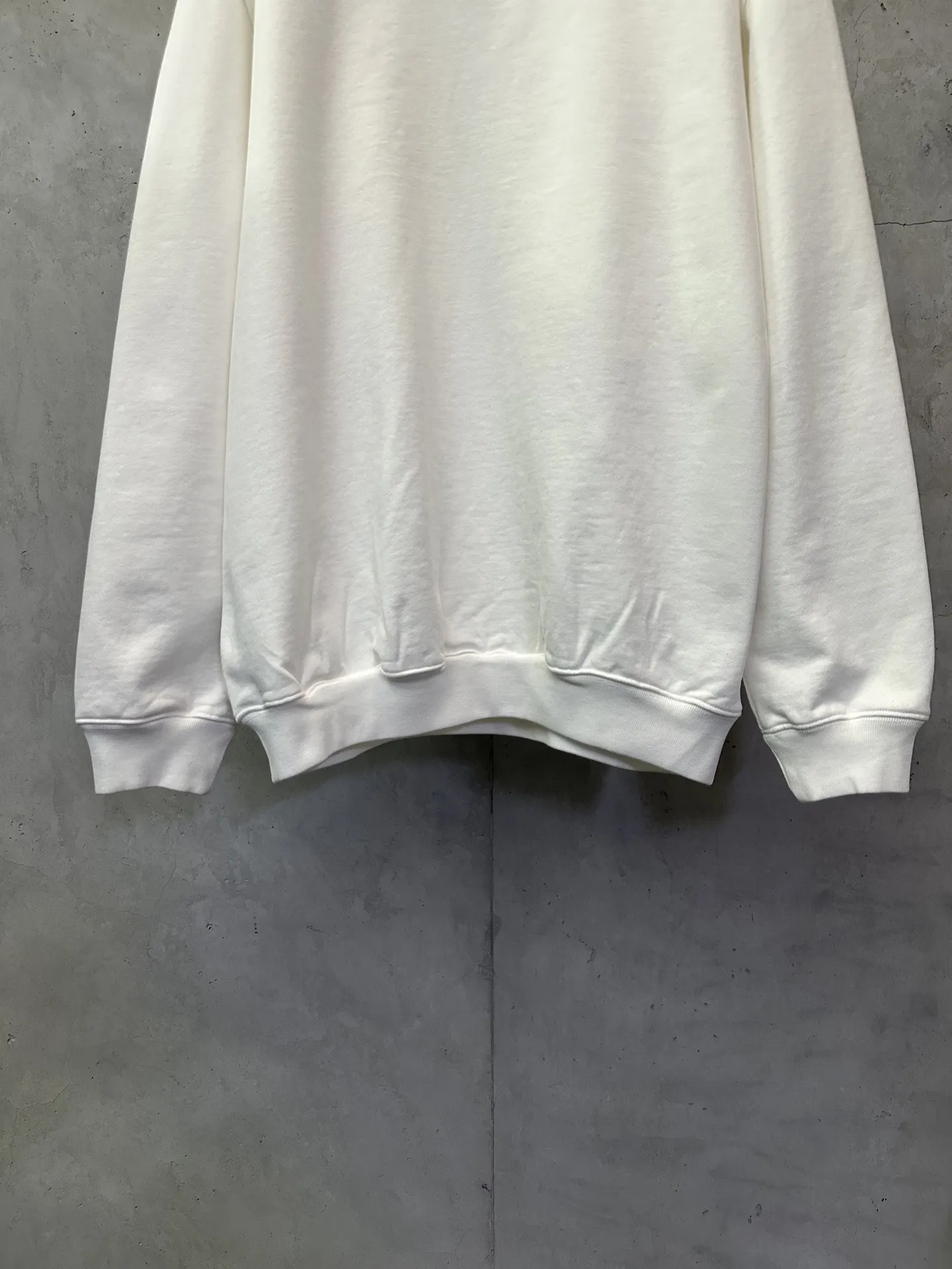 Logo-Patch Heavyweight Cotton Sweatshirt D25021831 — view 4