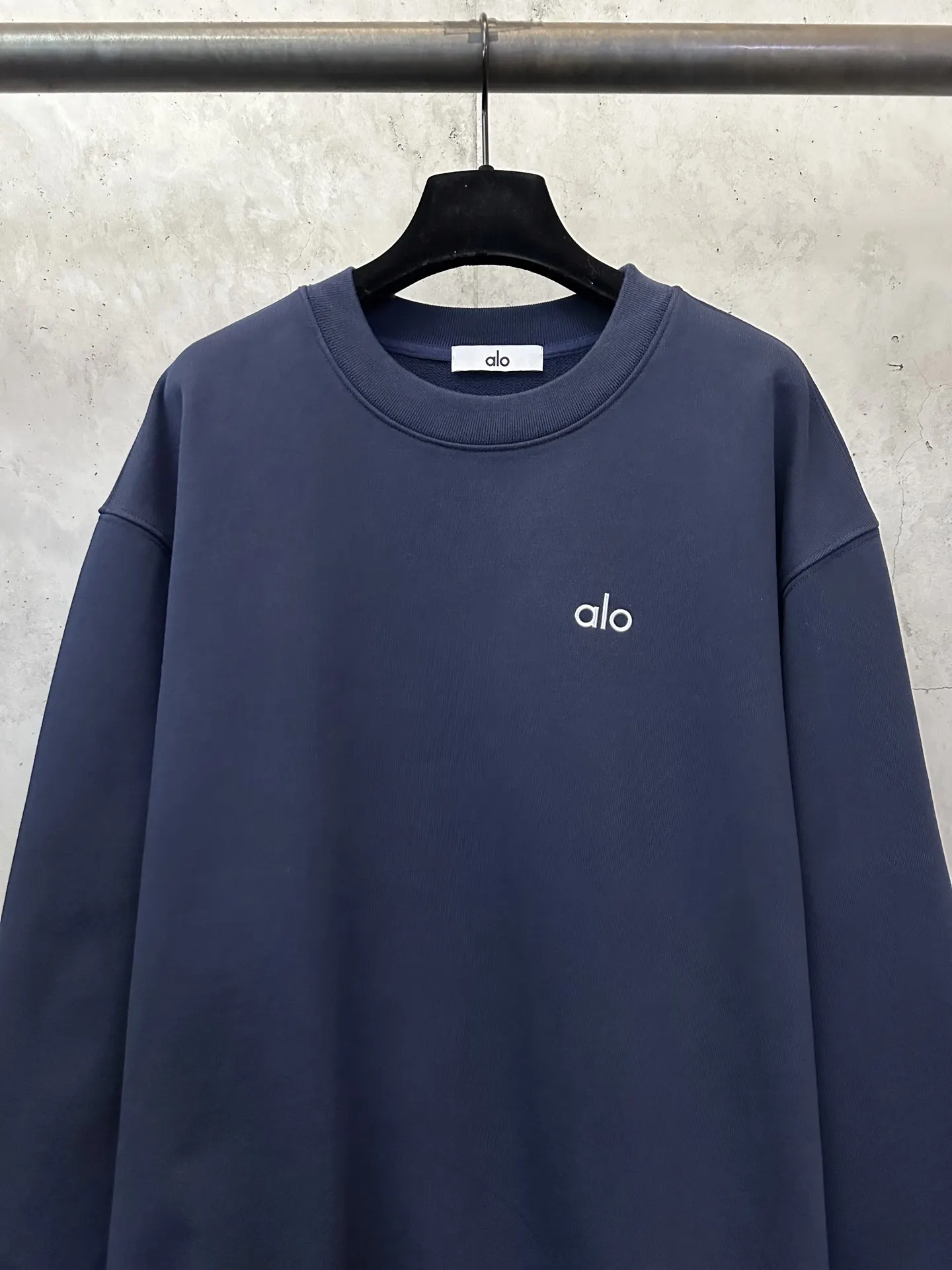 Accolade Heavyweight Cotton Crew-Neck Sweatshirt D25521828 — view 3
