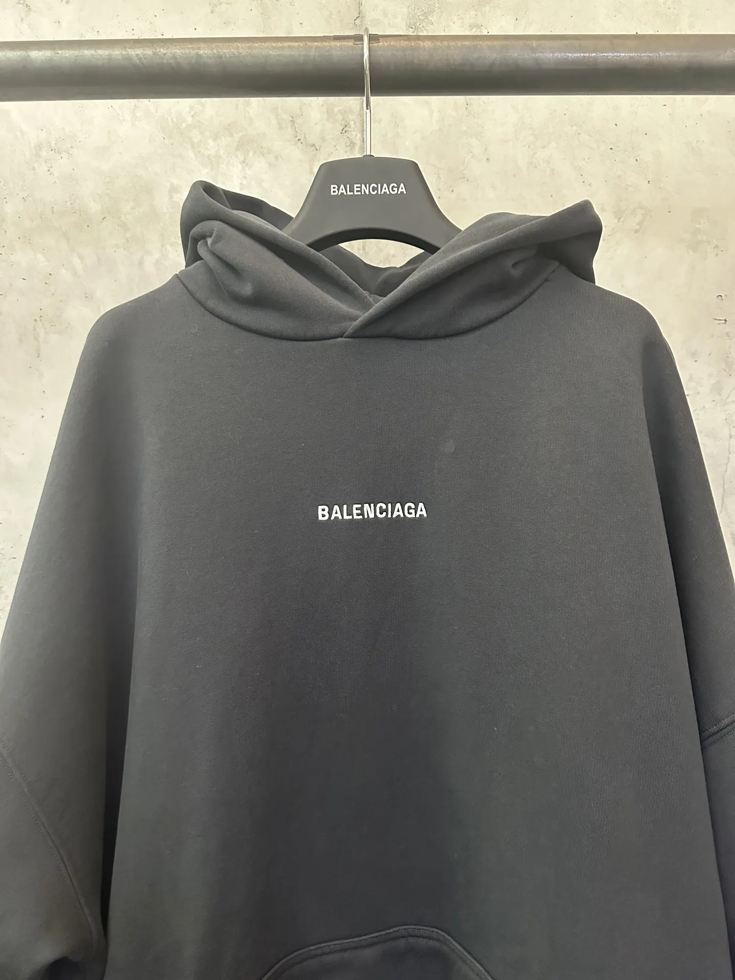 Logo Embroidered Oversized Hoodie D31020148 — view 3