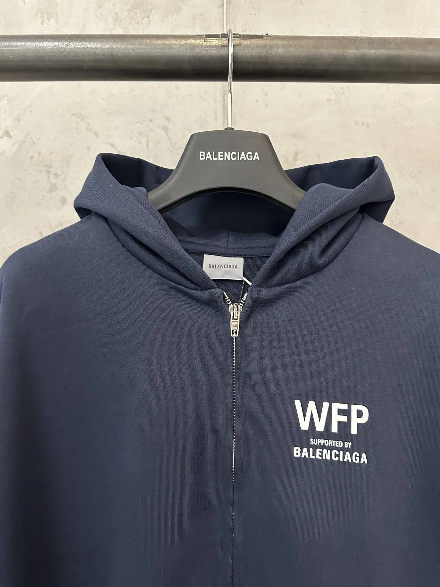 WFP Logo Print Zip-Up Hoodie D31021823 — view 5