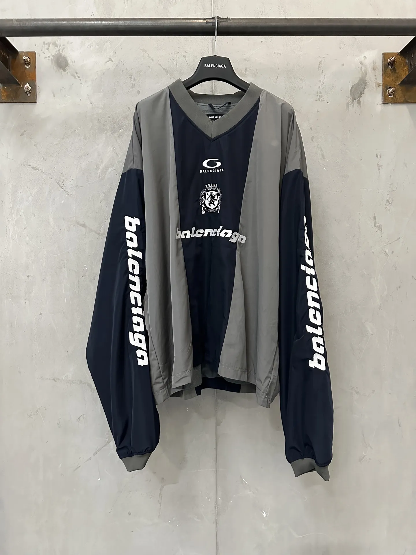 Logo-Print Color-Block Nylon Jersey D31024379