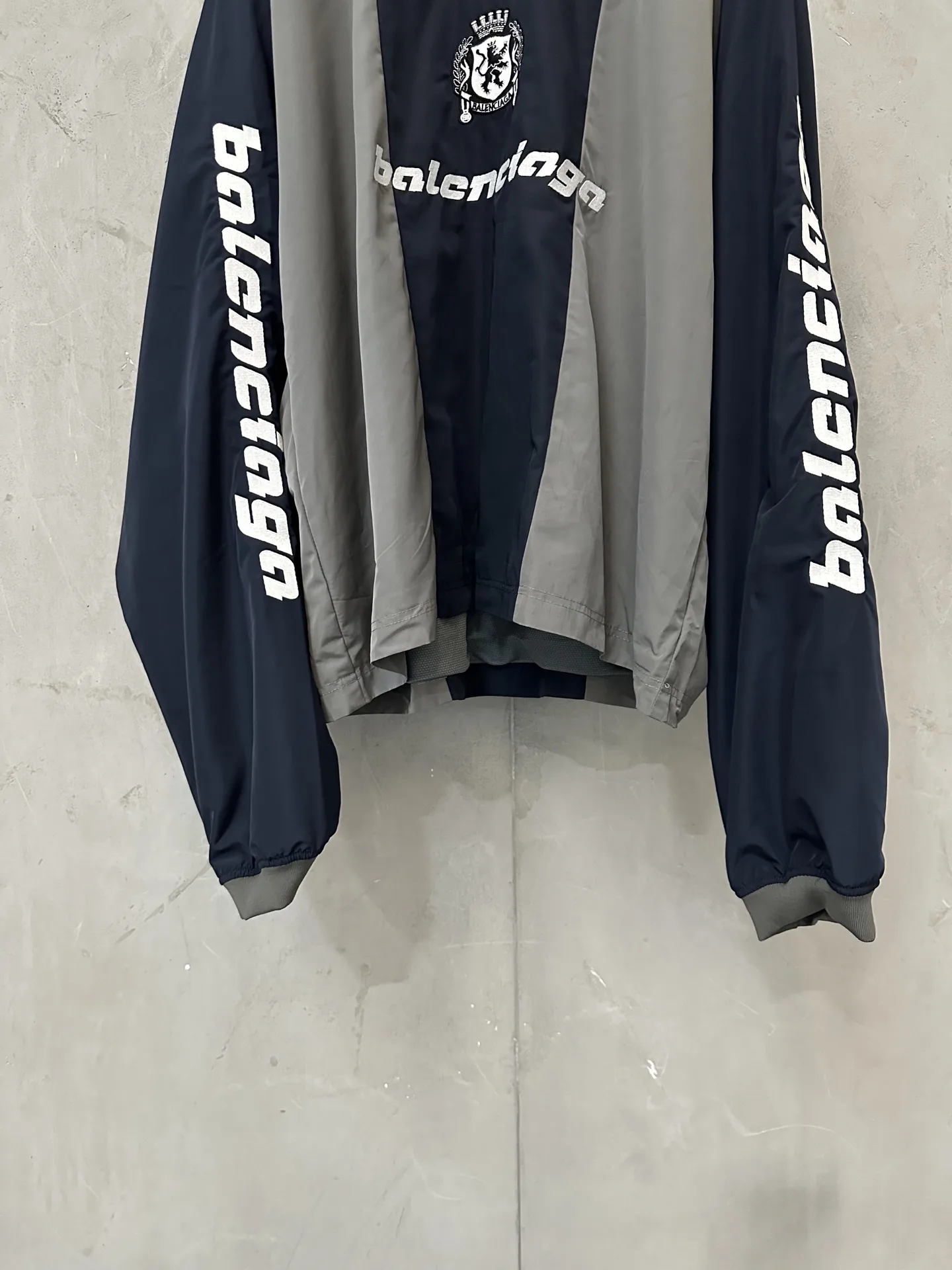 Logo-Print Color-Block Nylon Jersey D31024379 — view 4