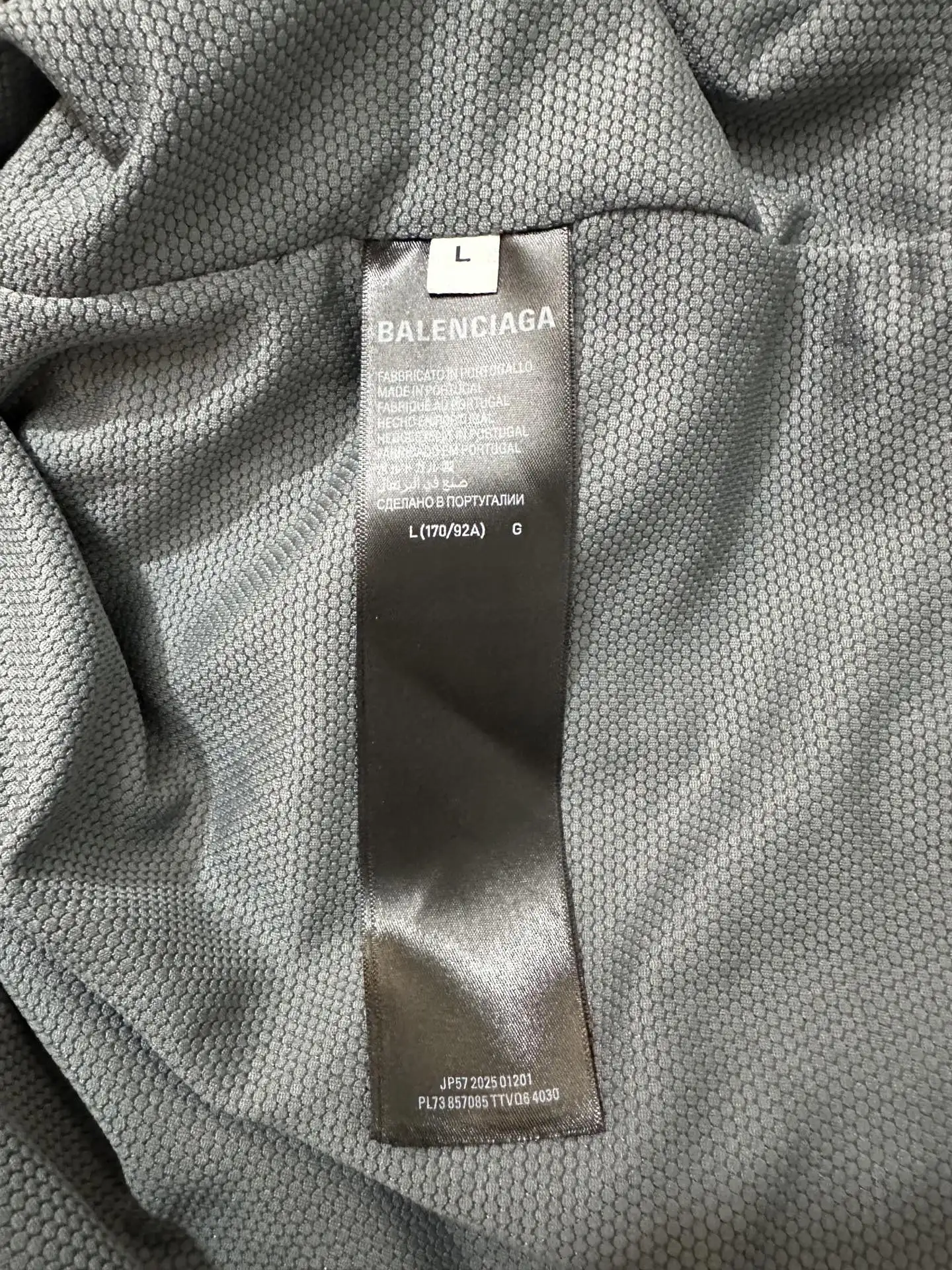 Logo-Print Color-Block Nylon Jersey D31024379 — view 9