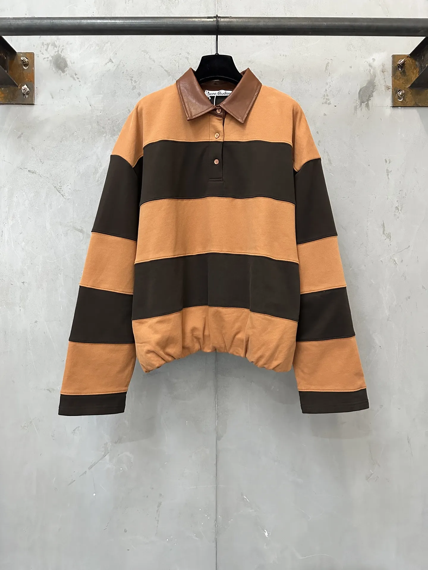 Contrast Stripe Leather-Collar Sweatshirt D35021801