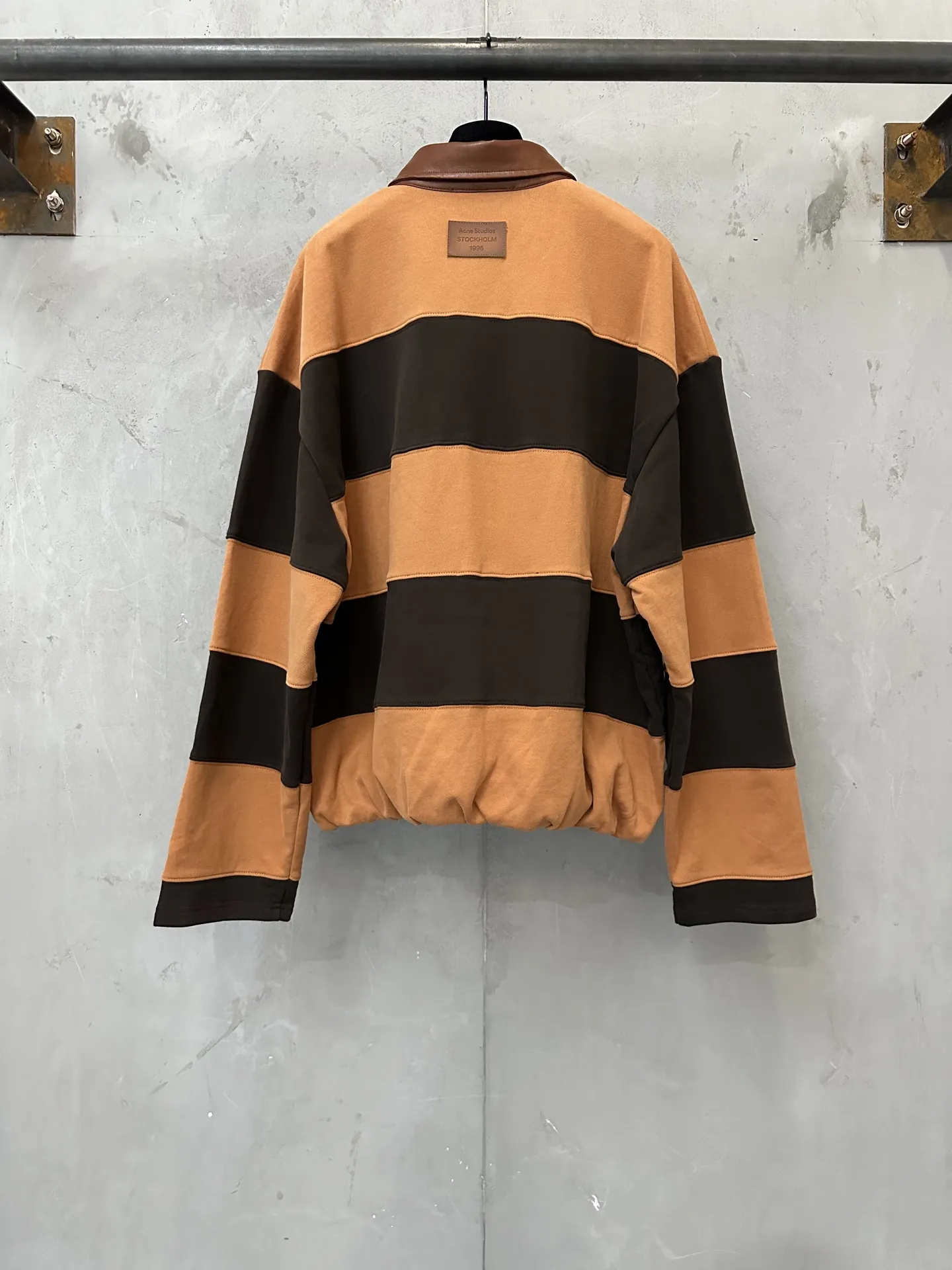 Contrast Stripe Leather-Collar Sweatshirt D35021801 — view 2